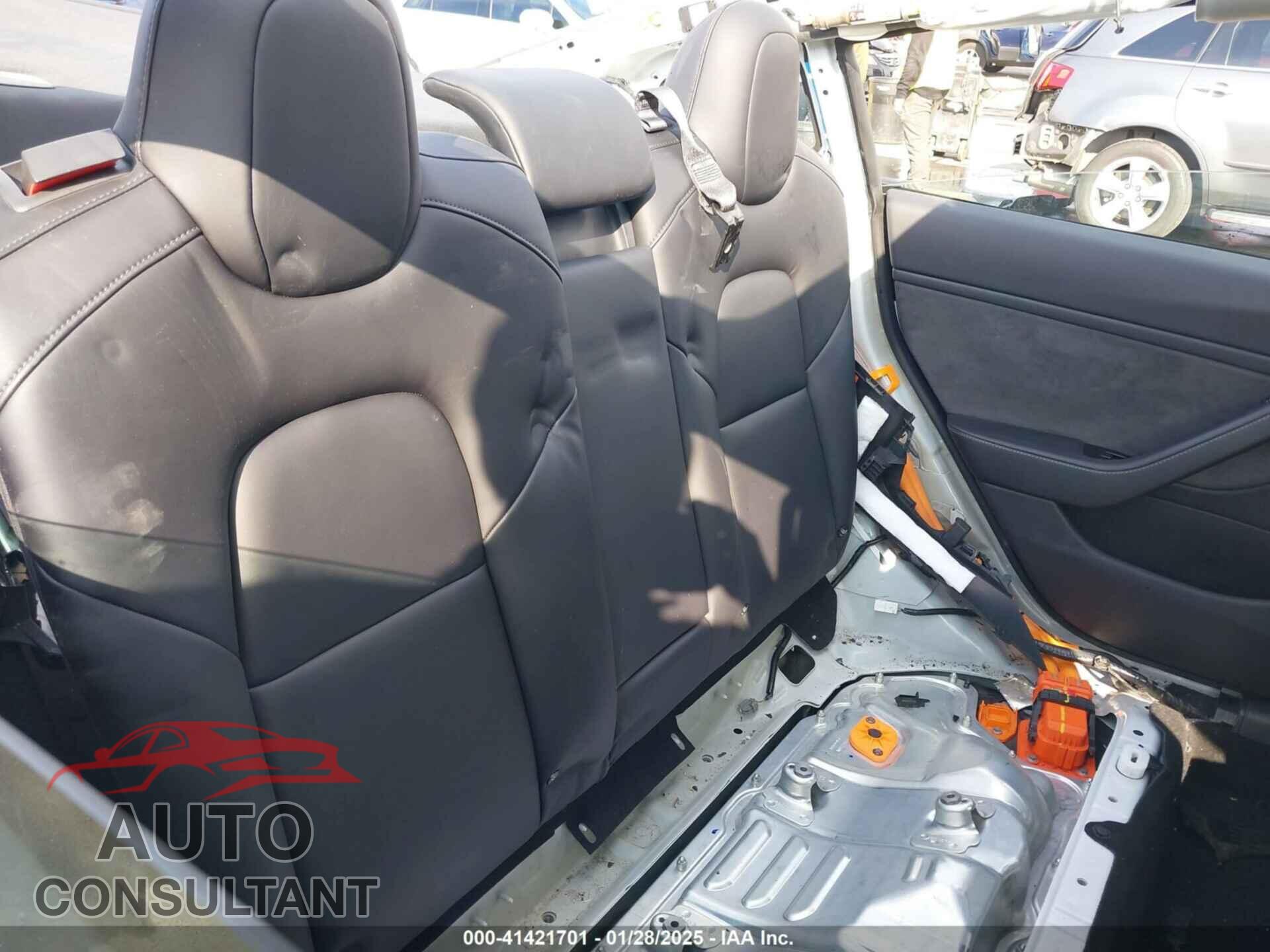 TESLA MODEL 3 2018 - 5YJ3E1EA8JF041002