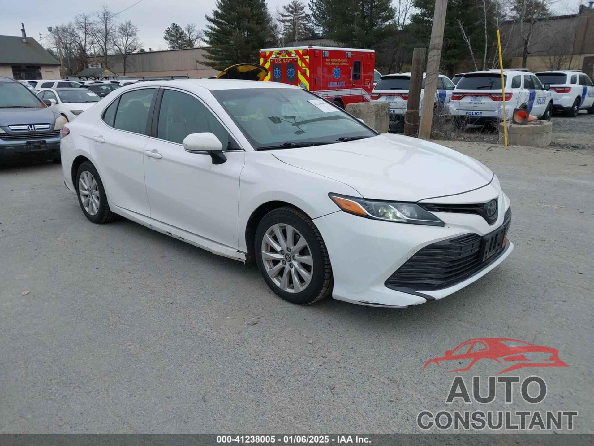 TOYOTA CAMRY 2018 - 4T1B11HK6JU016436