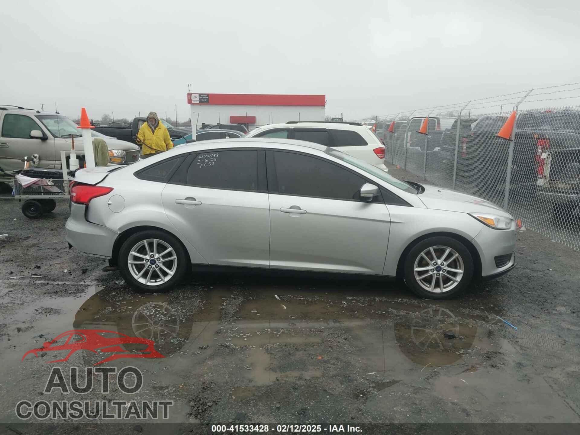 FORD FOCUS 2017 - 1FADP3F24HL210401