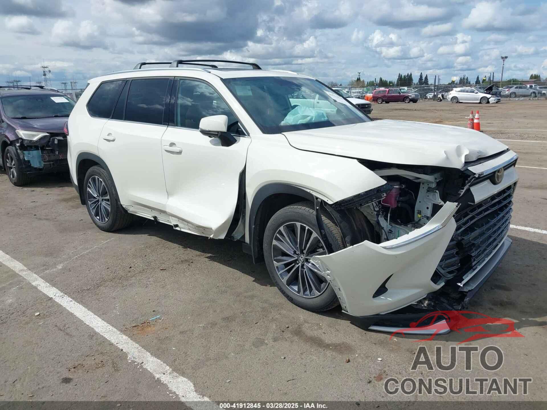 TOYOTA GRAND HIGHLANDER 2024 - 5TDADAB59RS001391