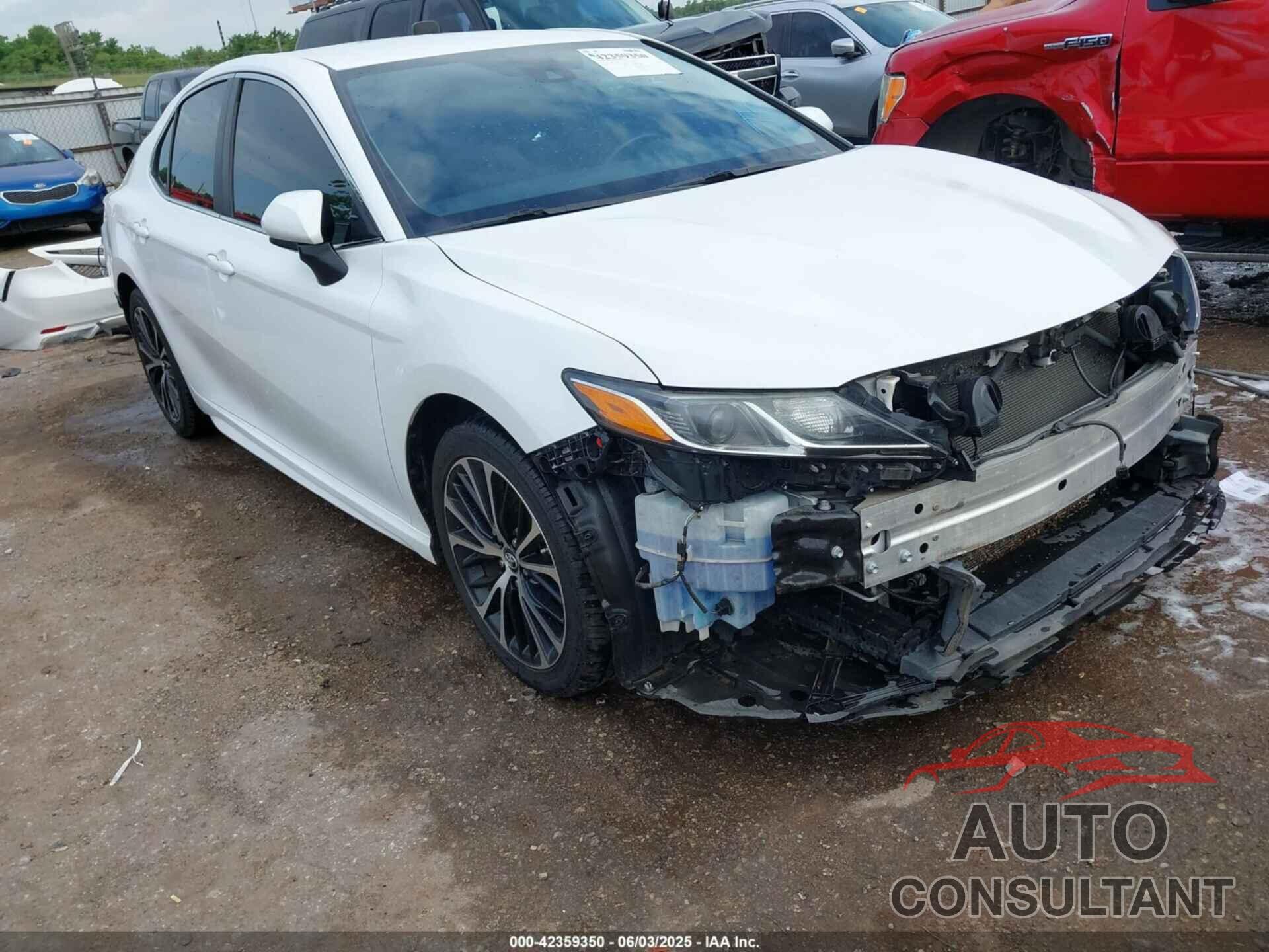 TOYOTA CAMRY 2018 - 4T1B11HK9JU140135