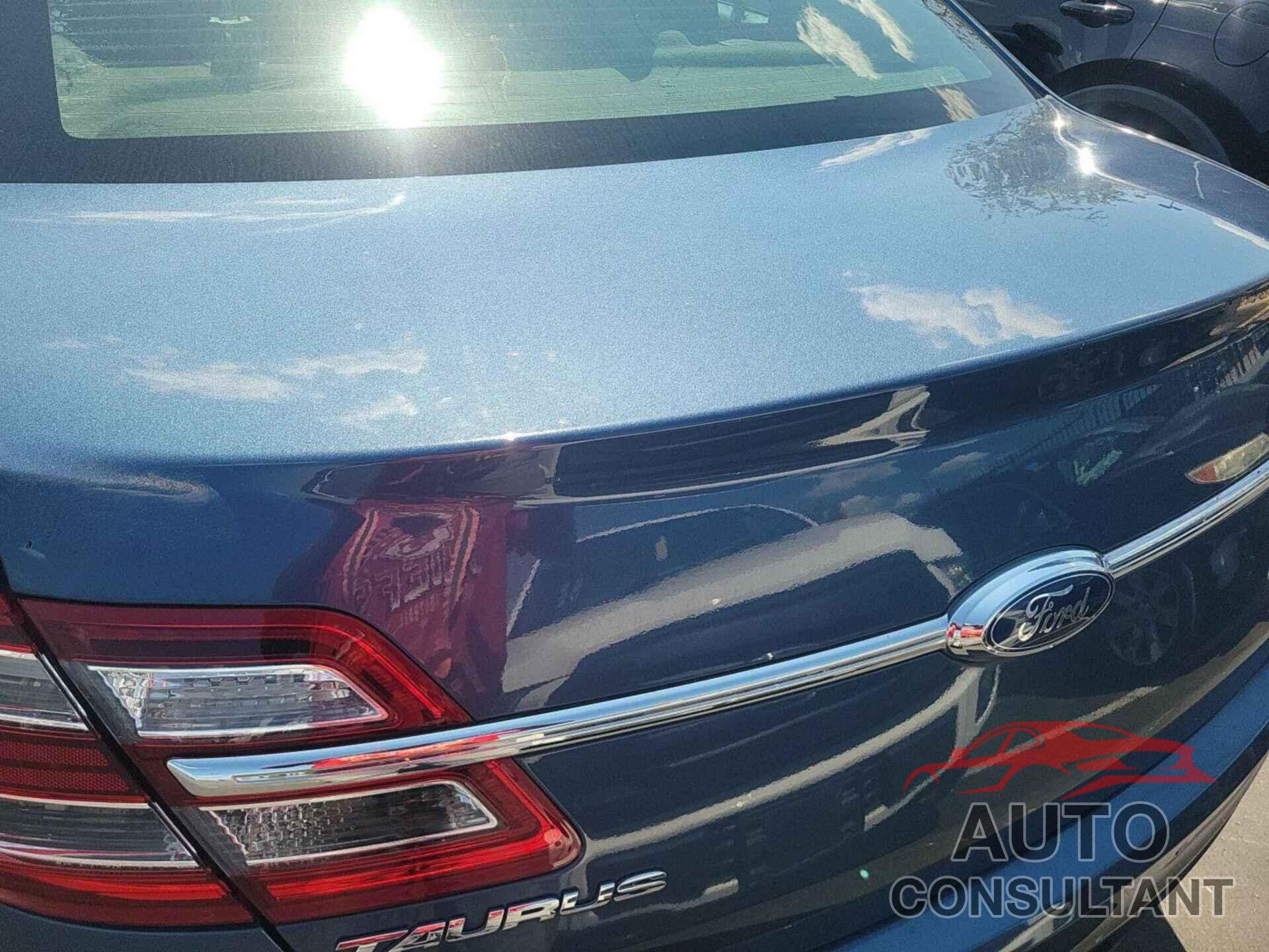 FORD TAURUS 2018 - 1FAHP2E89JG139146