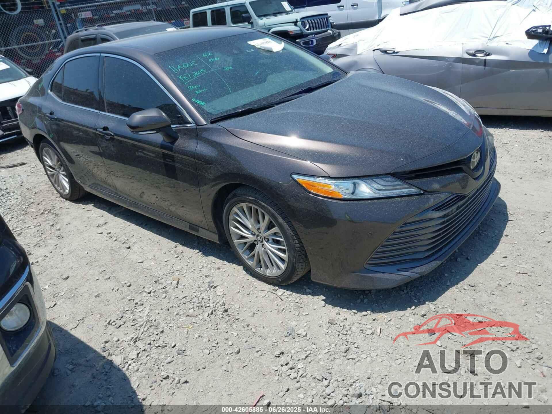 TOYOTA CAMRY 2018 - 4T1B11HK2JU033153