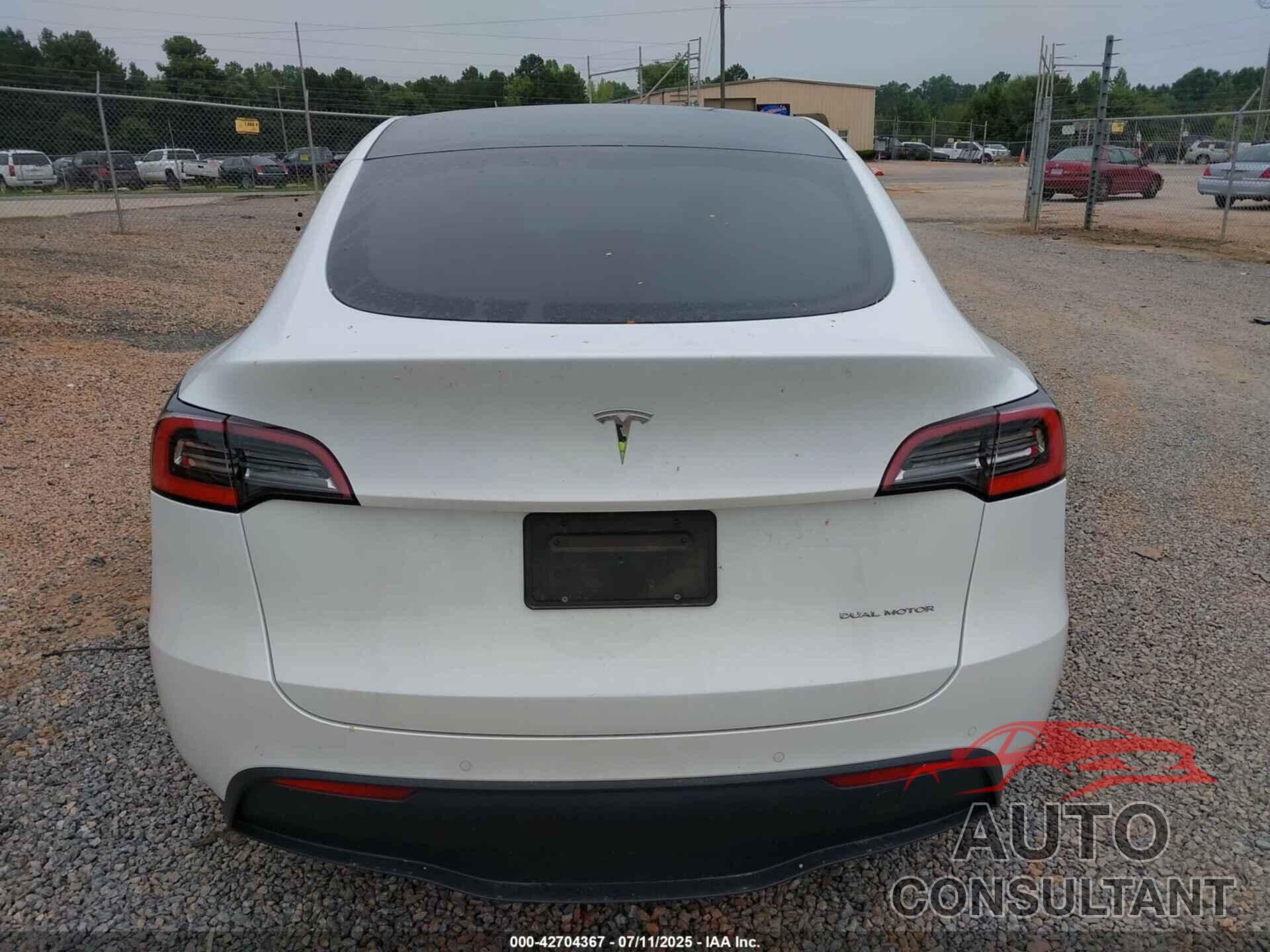 TESLA MODEL Y 2021 - 5YJYGDEE4MF084857