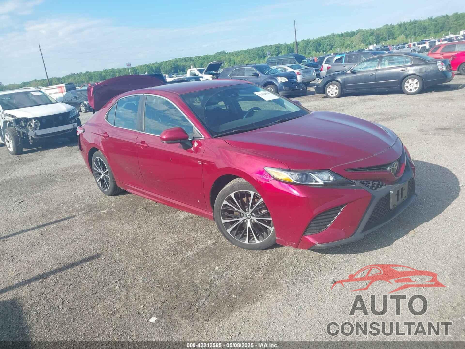 TOYOTA CAMRY 2018 - 4T1B11HK8JU523547