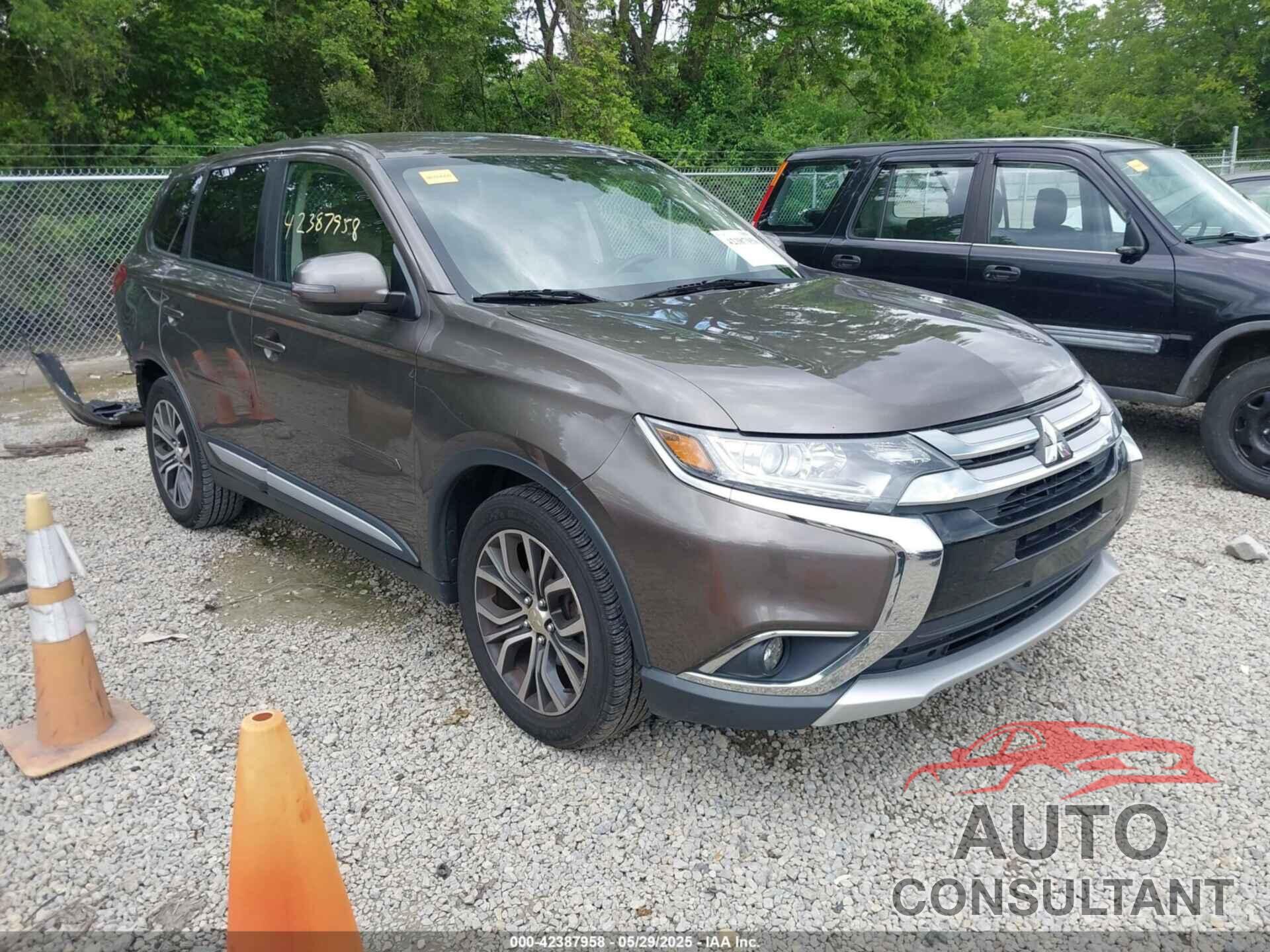 MITSUBISHI OUTLANDER 2018 - JA4AD3A34JZ065816