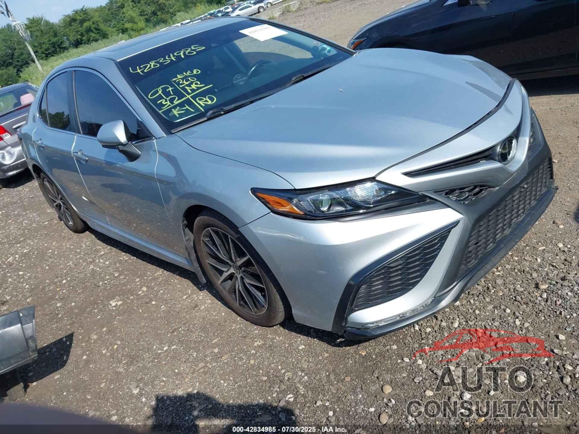 TOYOTA CAMRY 2018 - 4T1B11HK3JU051726