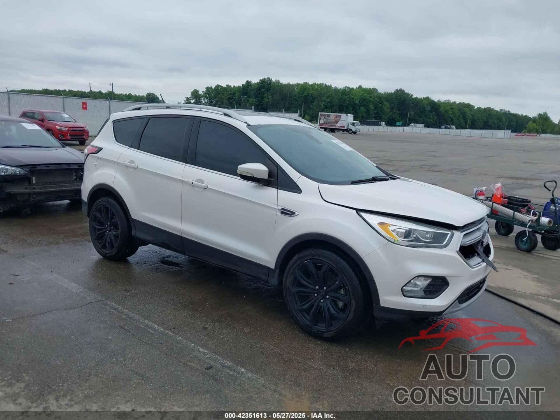 FORD ESCAPE 2018 - 1FMCU9J98JUB31301