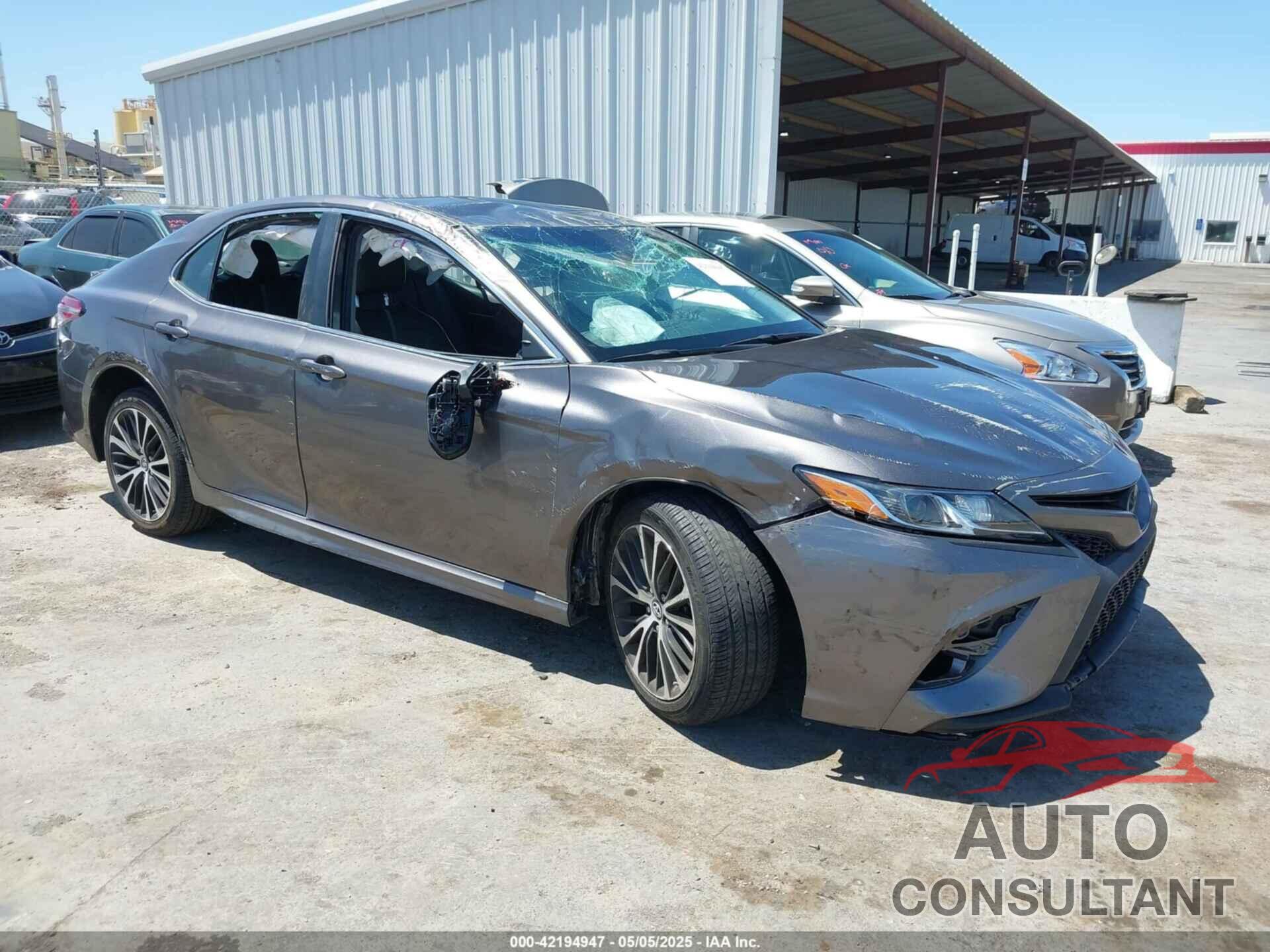 TOYOTA CAMRY 2018 - 4T1B11HK4JU646584