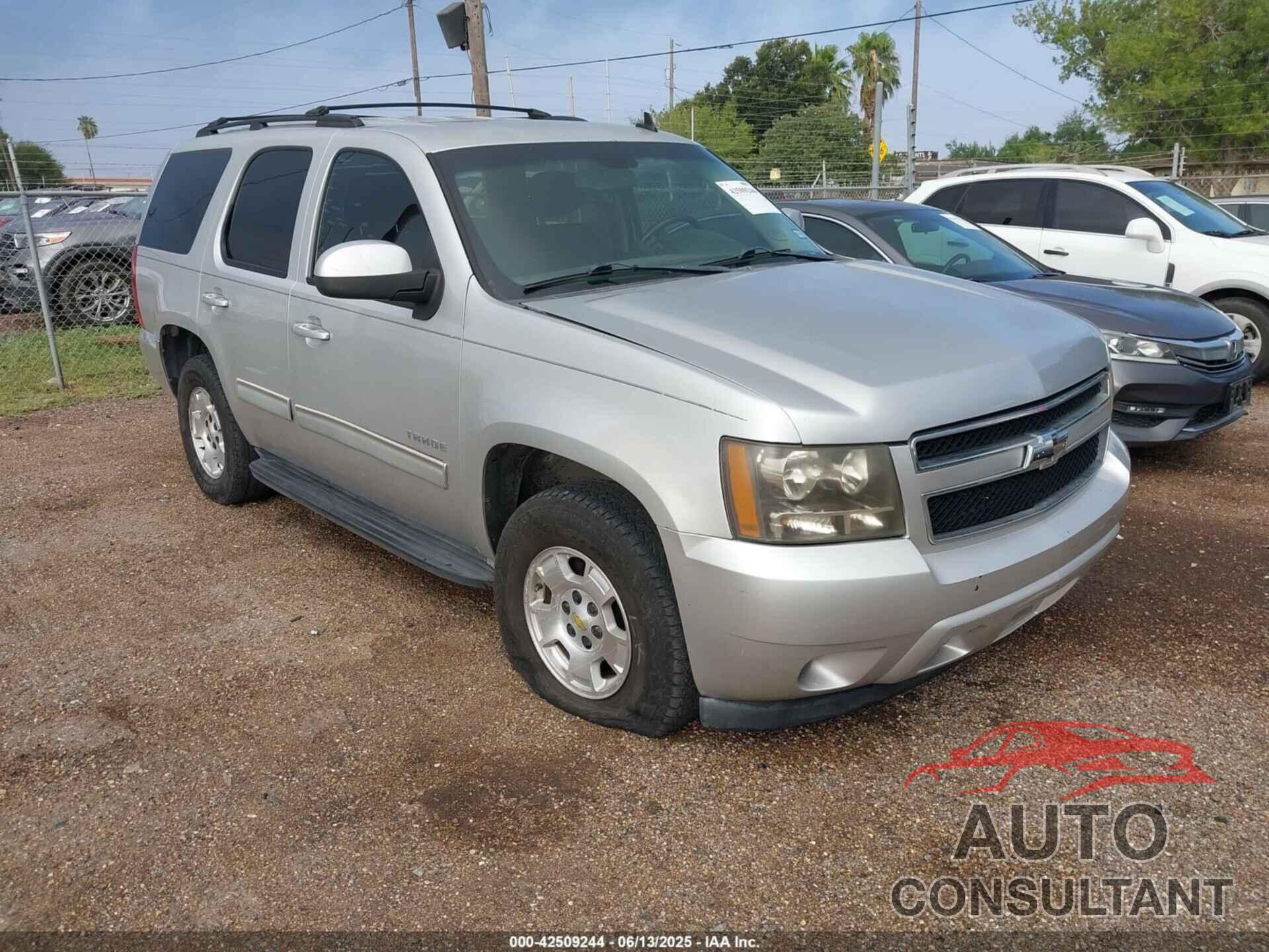 CHEVROLET TAHOE 2011 - 1GNSCAE00BR102628