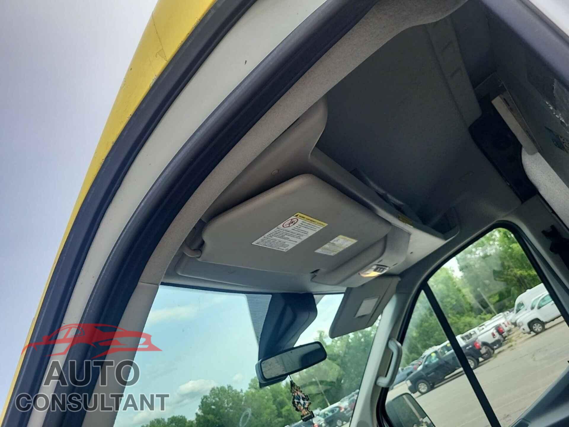 FORD TRANSIT 2018 - 1FTYR2CM2JKB06863