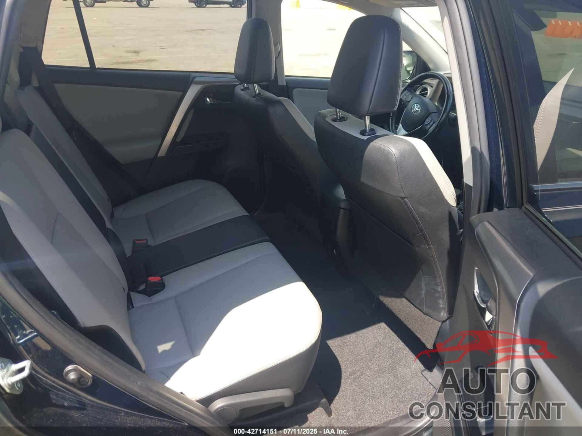 TOYOTA RAV4 2017 - JTMYFREV7HJ109166