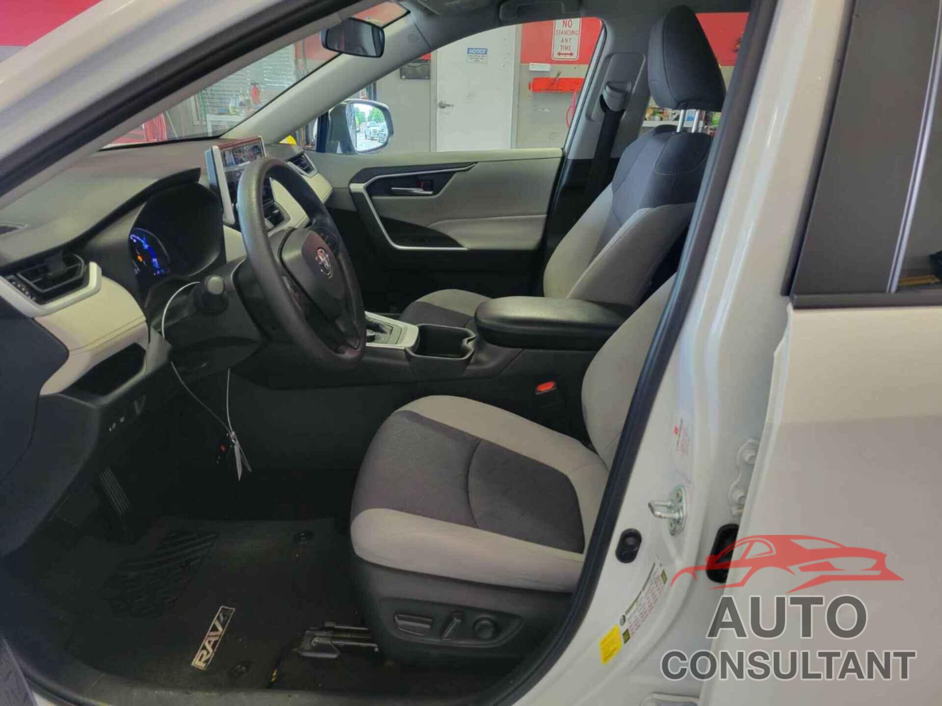 TOYOTA RAV4 HYBRID 2024 - 2T3RWRFV1RW194236