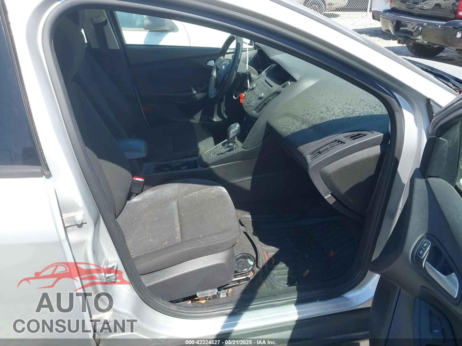 FORD FOCUS 2015 - 1FADP3K21FL276052