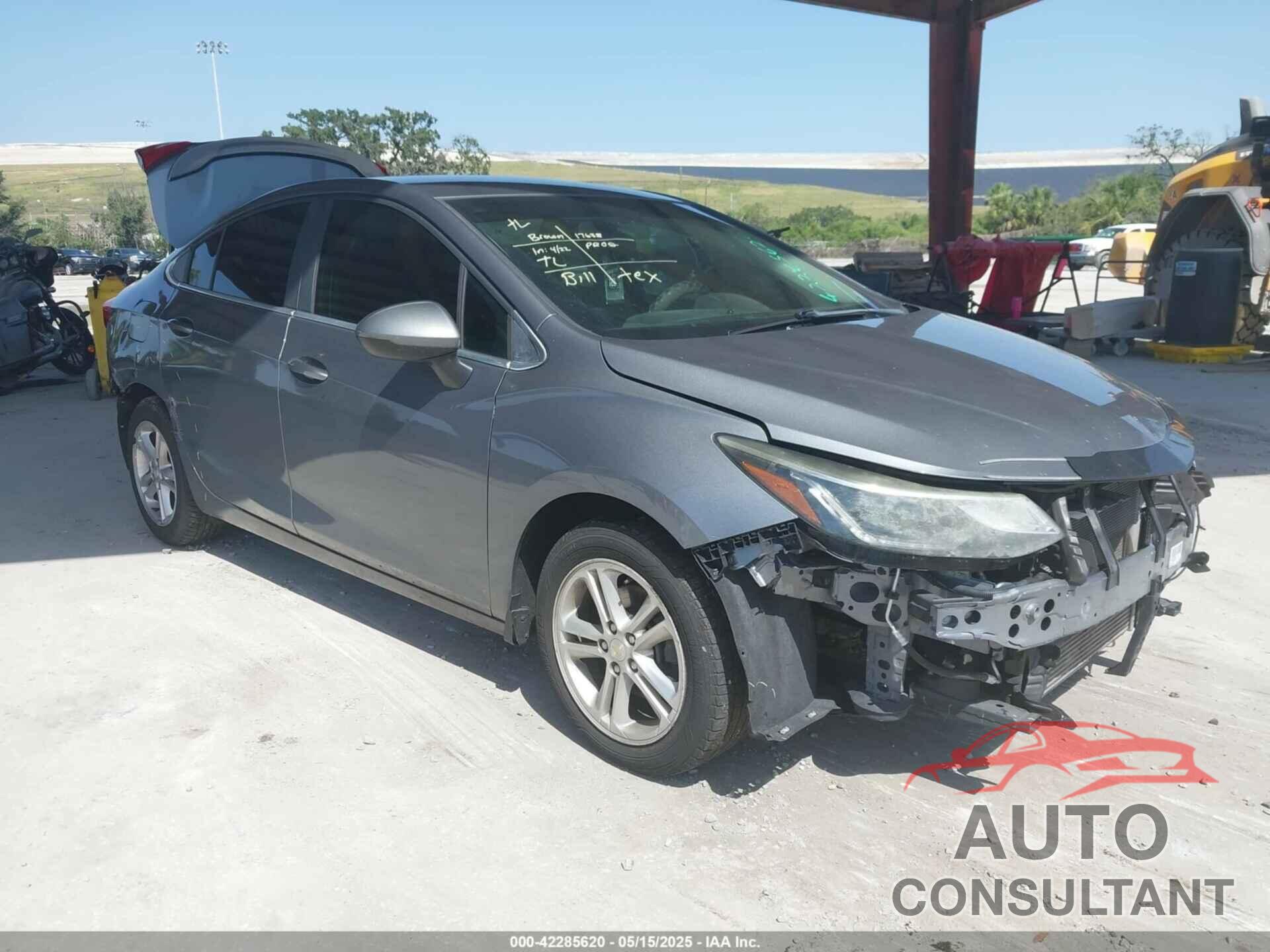 CHEVROLET CRUZE 2018 - 1G1BE5SMXJ7213837
