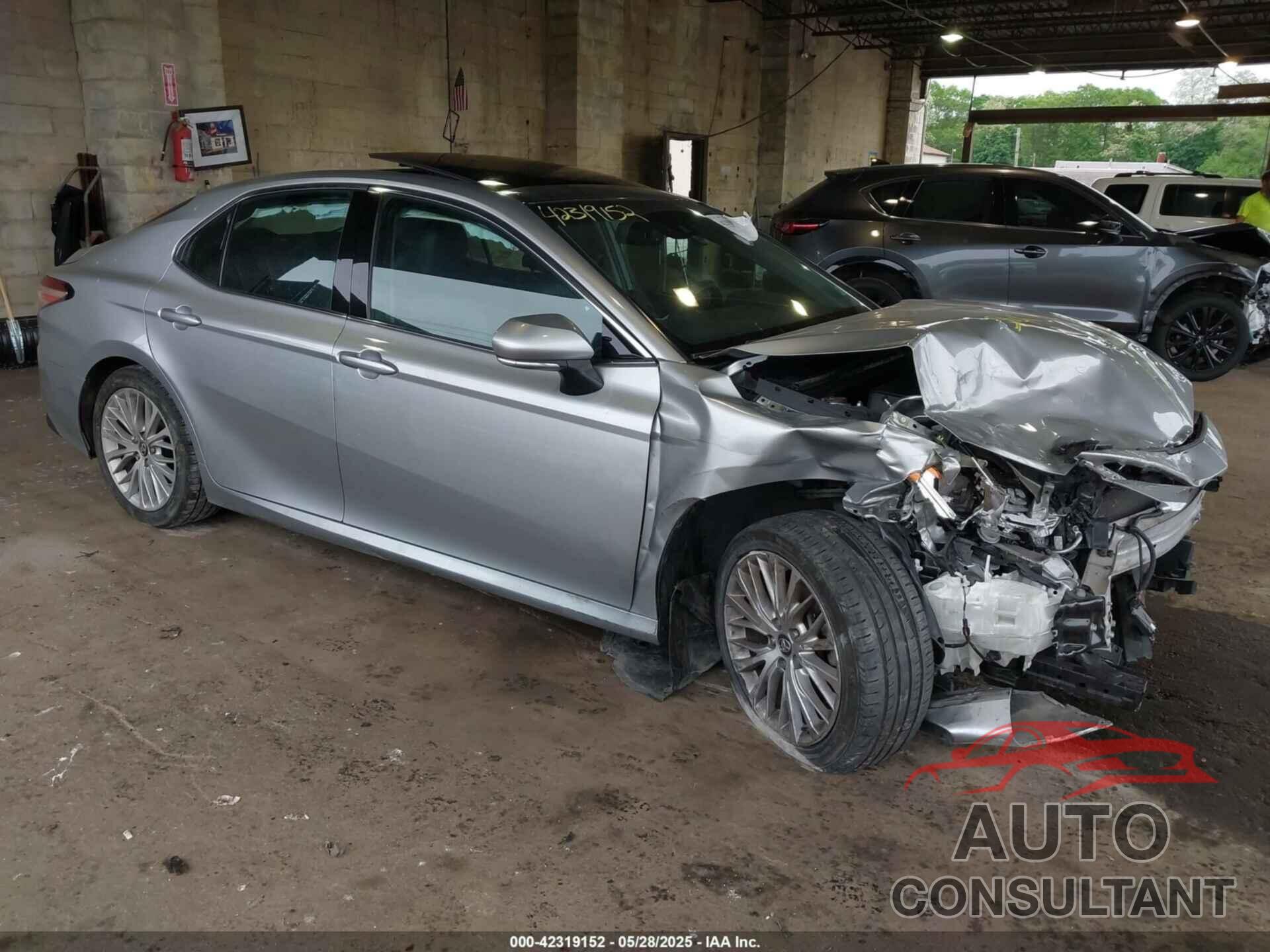 TOYOTA CAMRY 2018 - 4T1B11HK4JU510603