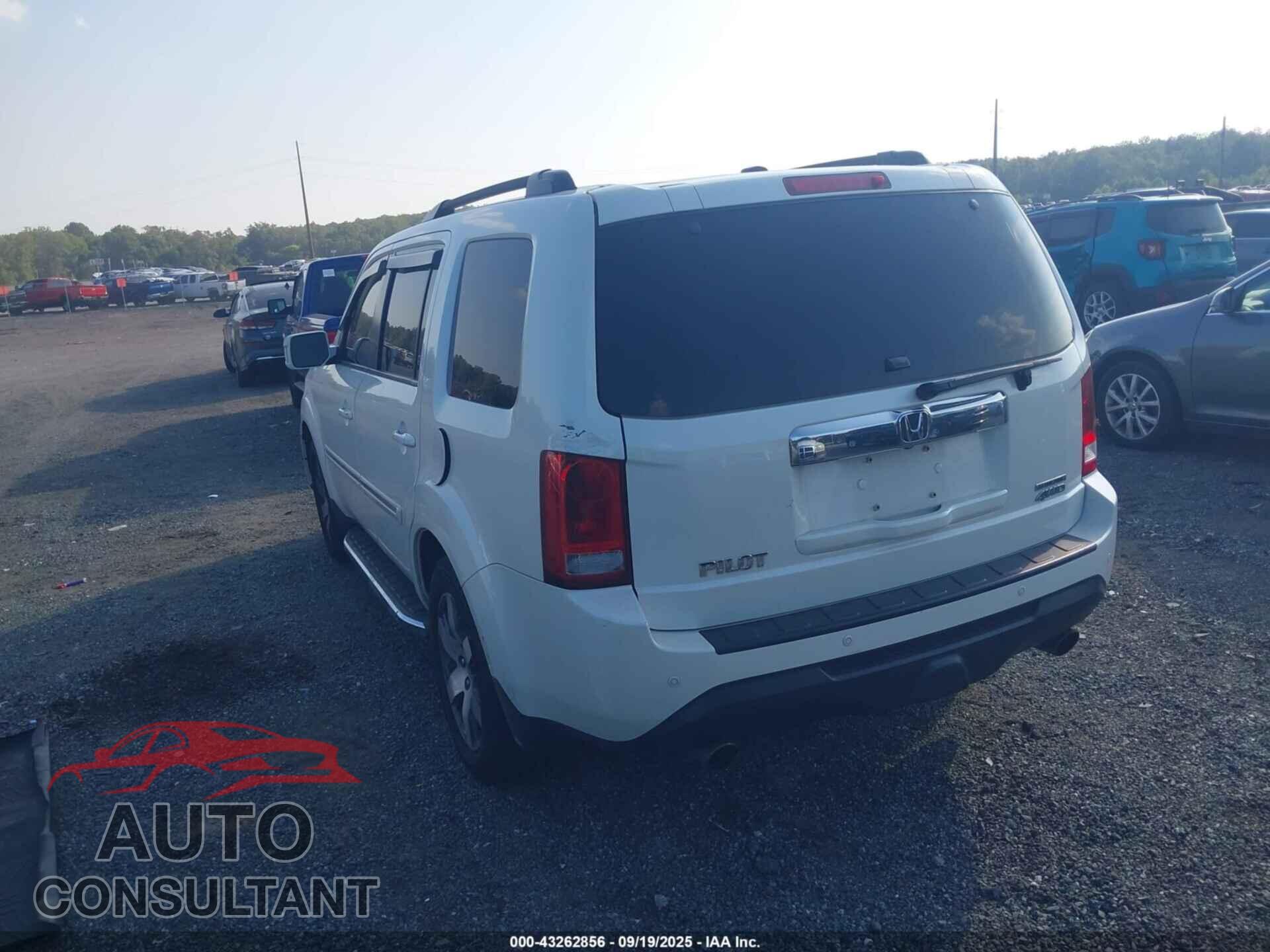 HONDA PILOT 2015 - 5FNYF4H99FB068609