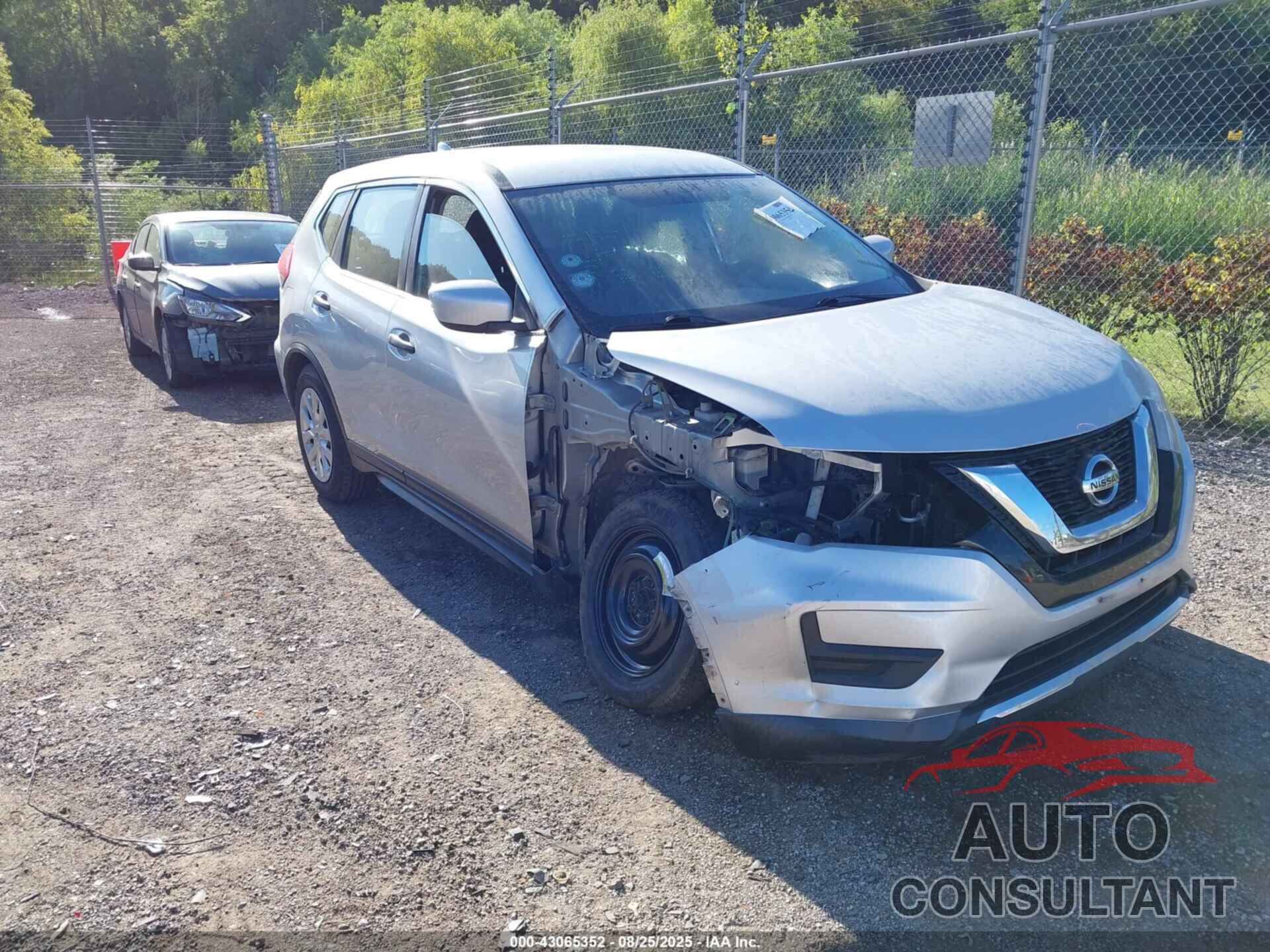 NISSAN ROGUE 2017 - KNMAT2MT8HP553123
