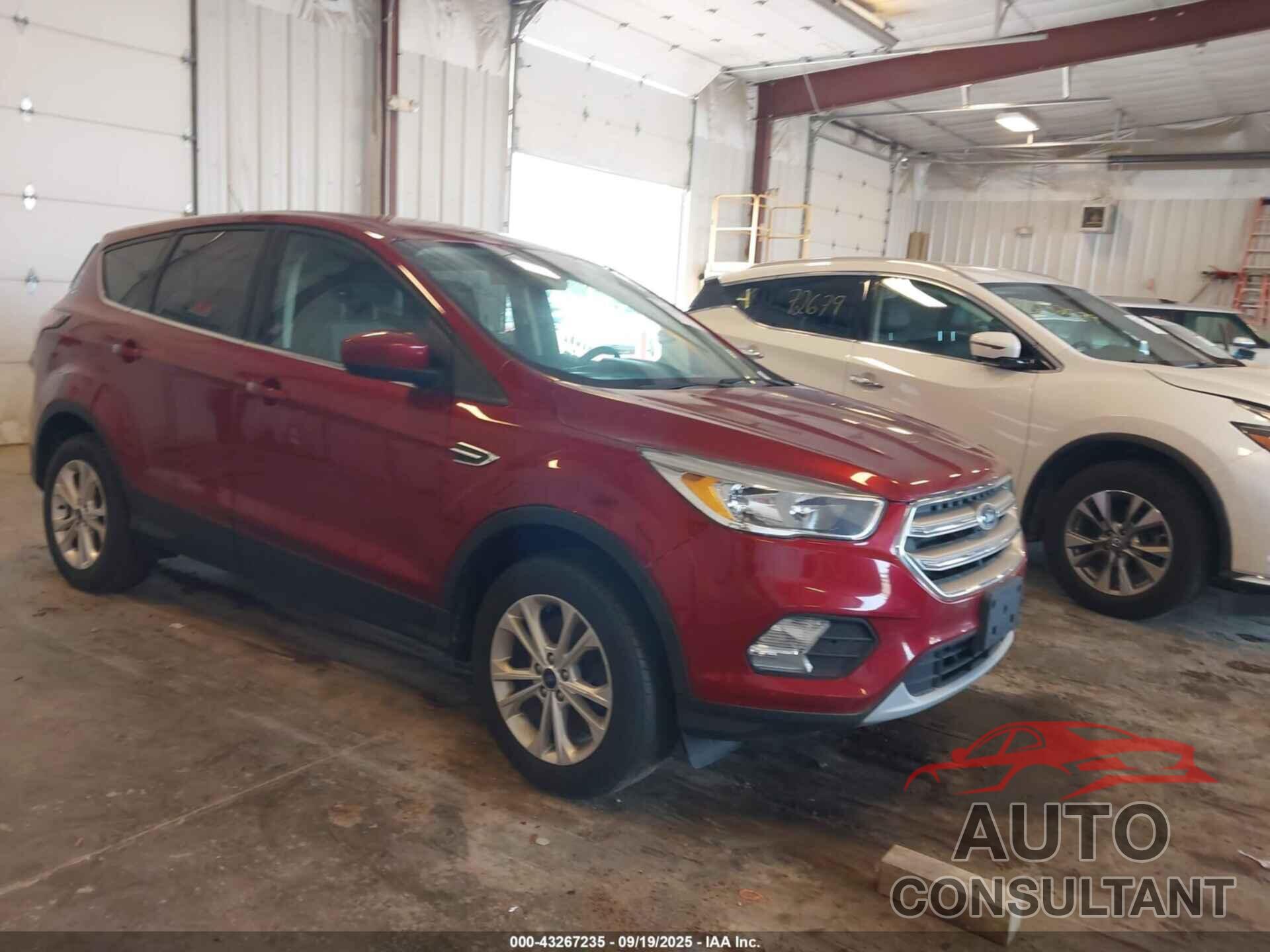 FORD ESCAPE 2017 - 1FMCU9GD4HUB25193