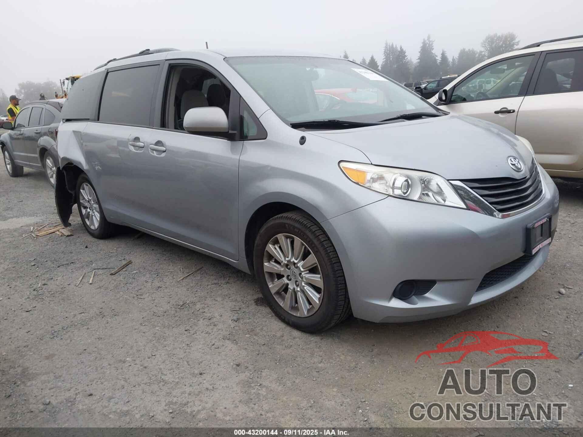 TOYOTA SIENNA 2011 - 5TDJK3DC4BS028212
