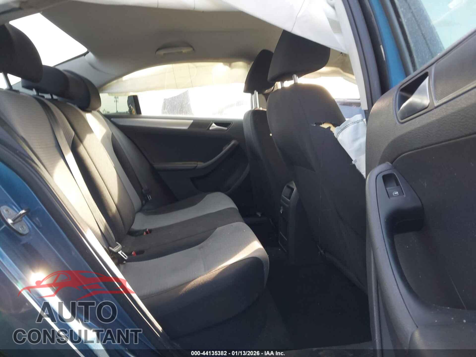 VOLKSWAGEN JETTA 2017 - 3VW2B7AJ6HM213480