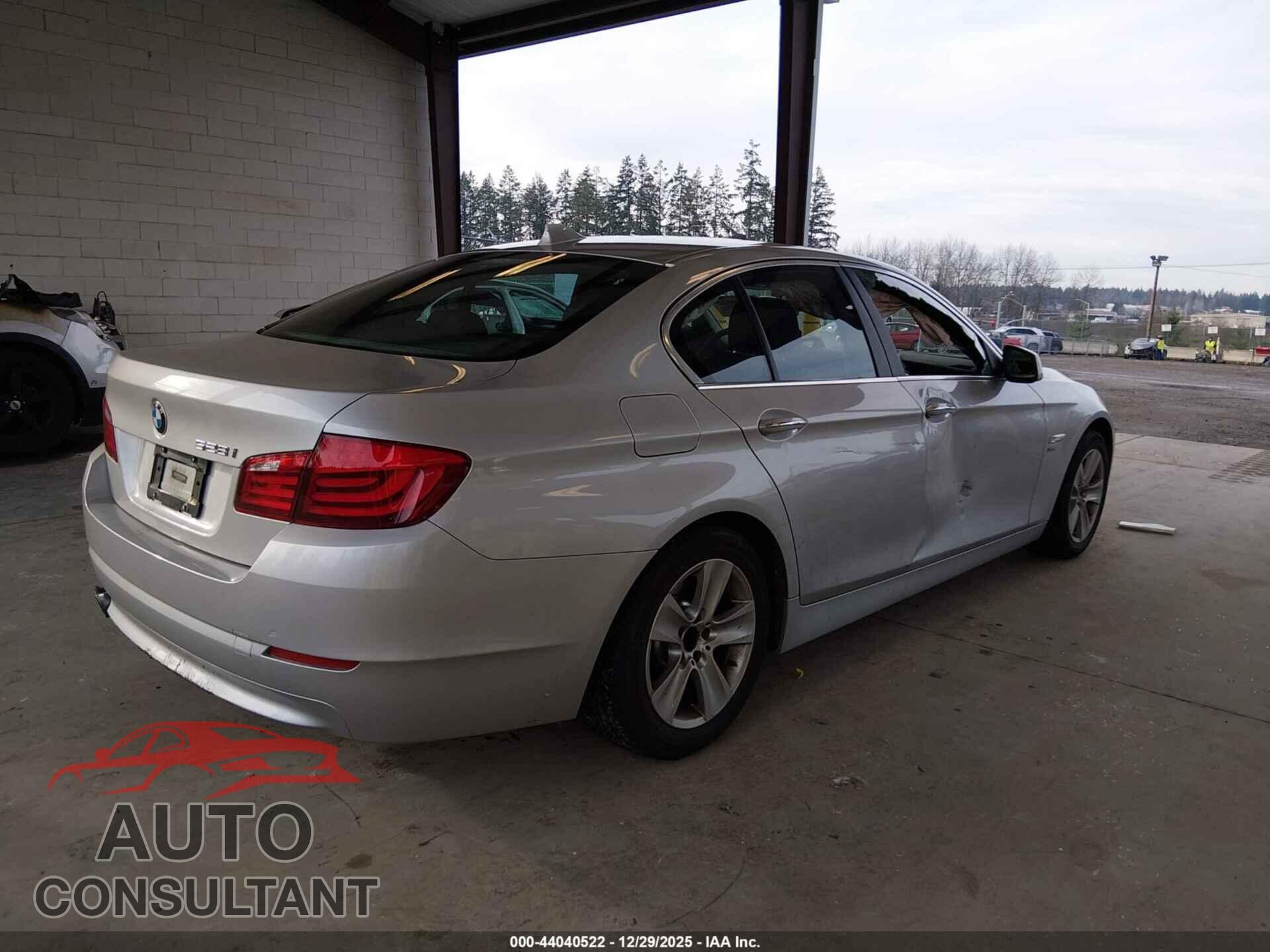 BMW 528I 2012 - WBAXH5C59CDW05656