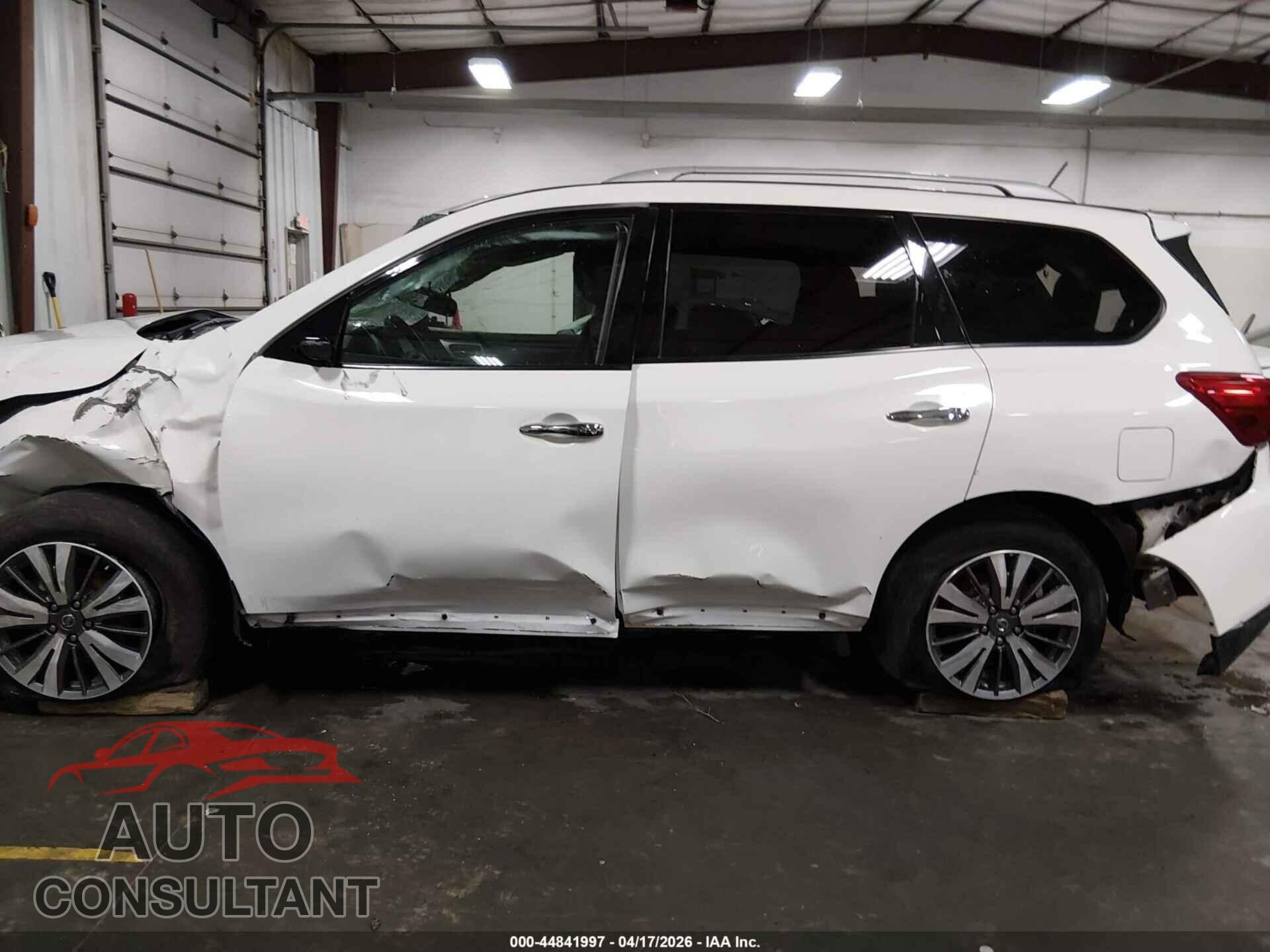 NISSAN PATHFINDER 2018 - 5N1DR2MM3JC606856
