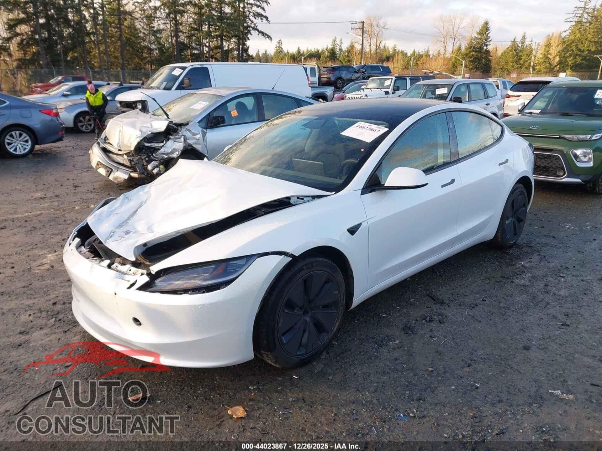 TESLA MODEL 3 2024 - 5YJ3E1EA3RF872905