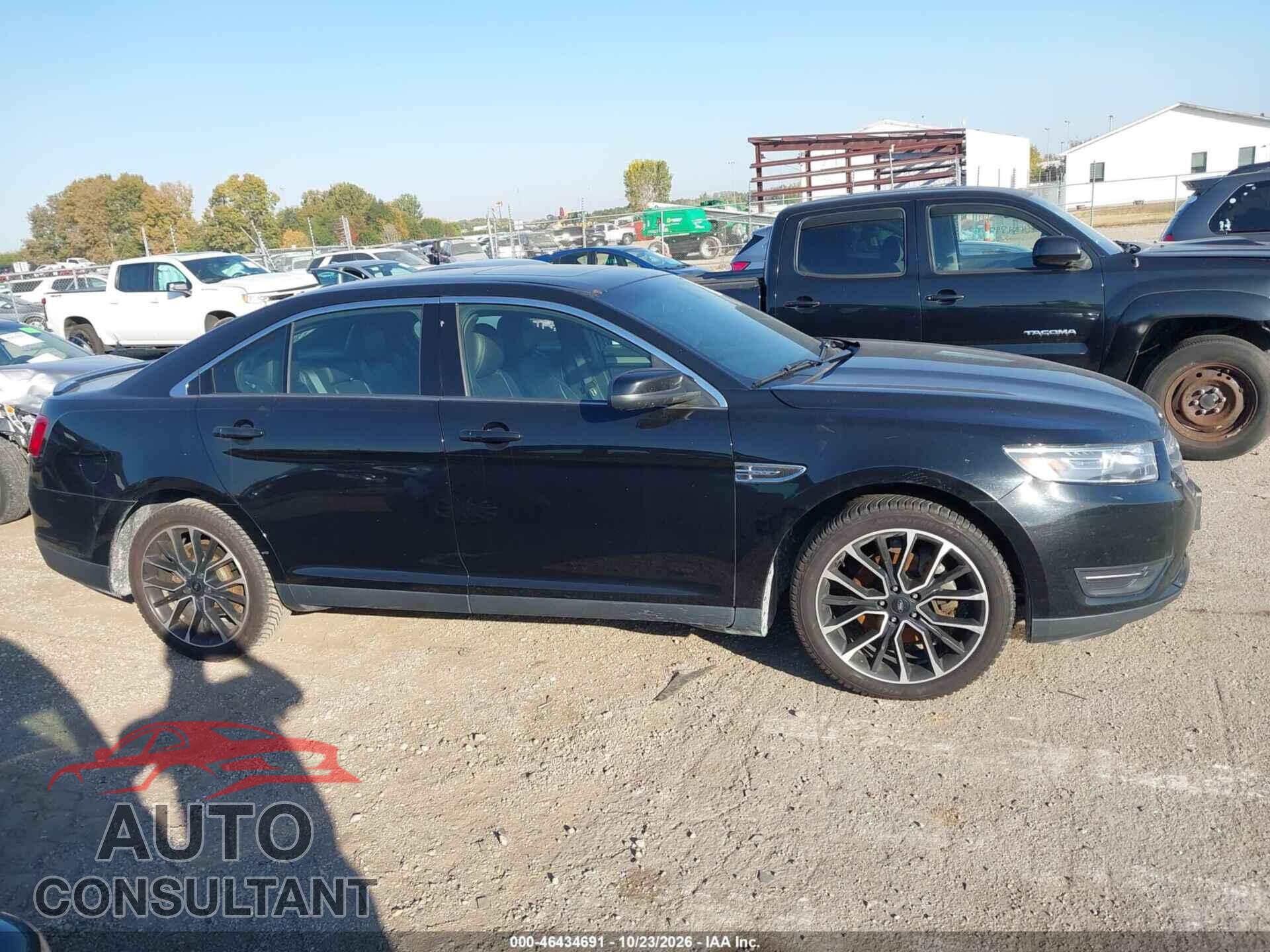 FORD TAURUS 2018 - 1FAHP2E86JG123289