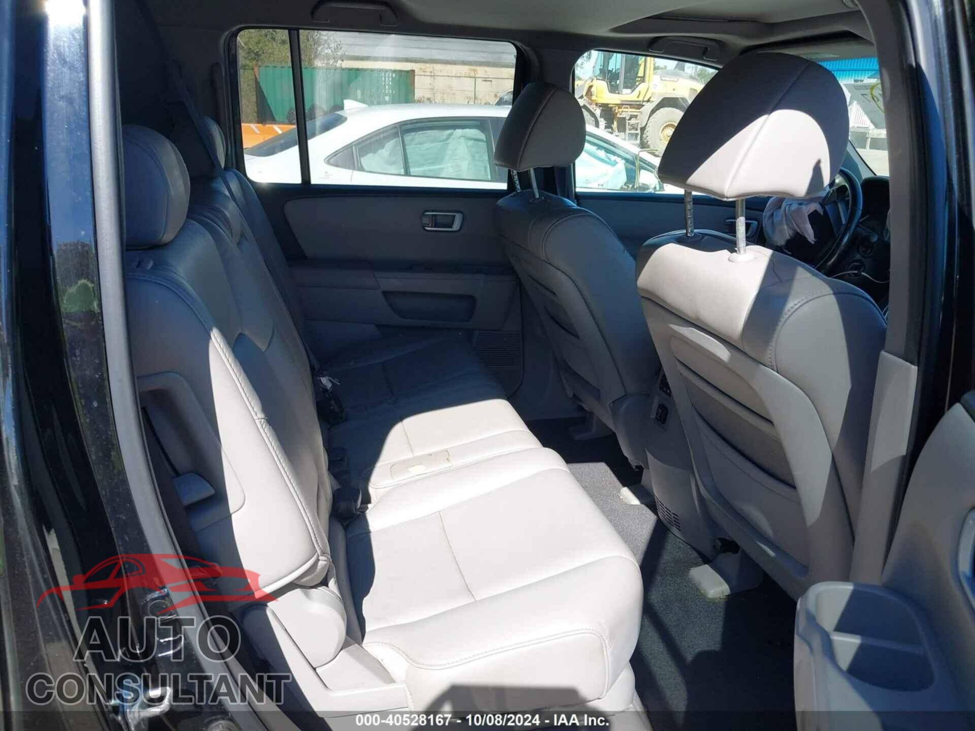 HONDA PILOT 2011 - 5FNYF4H55BB057629