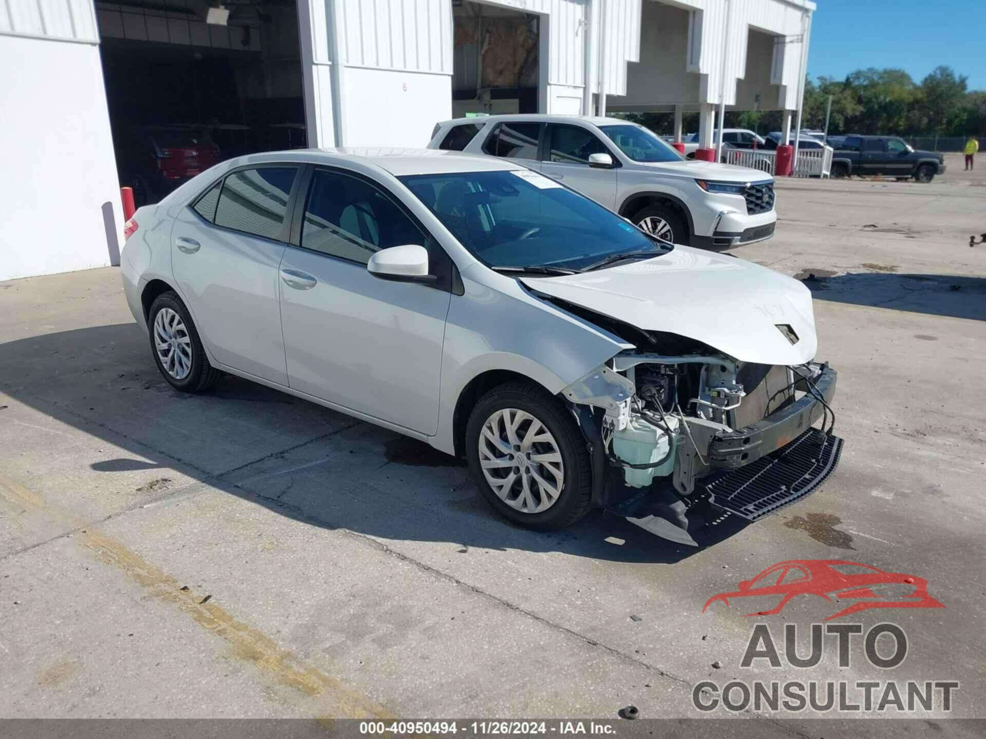 TOYOTA COROLLA 2018 - 5YFBURHE2JP834831