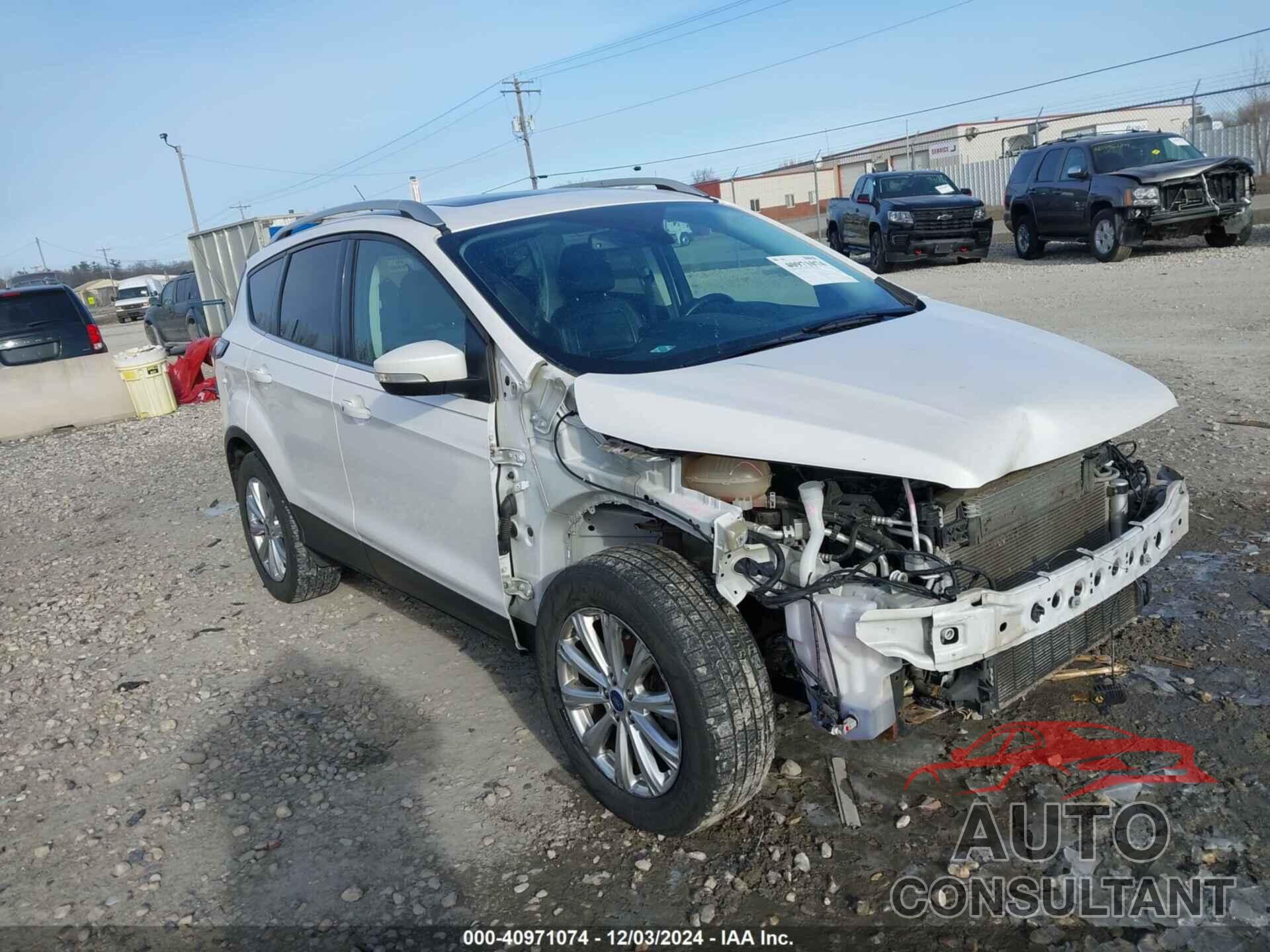 FORD ESCAPE 2017 - 1FMCU9JD8HUE32388