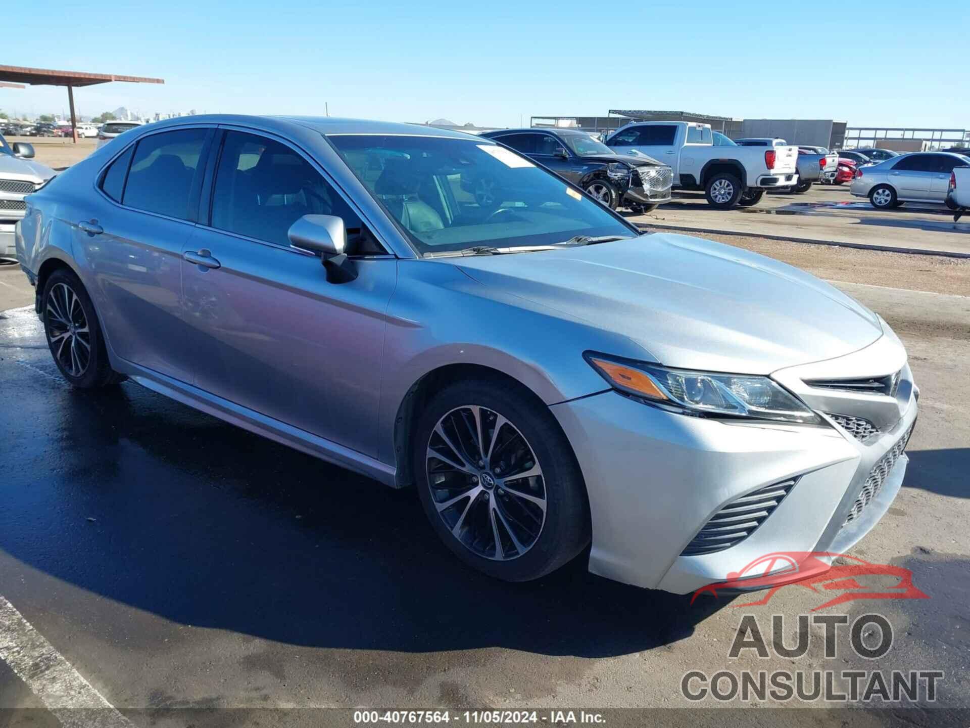 TOYOTA CAMRY 2018 - 4T1B11HK8JU120104