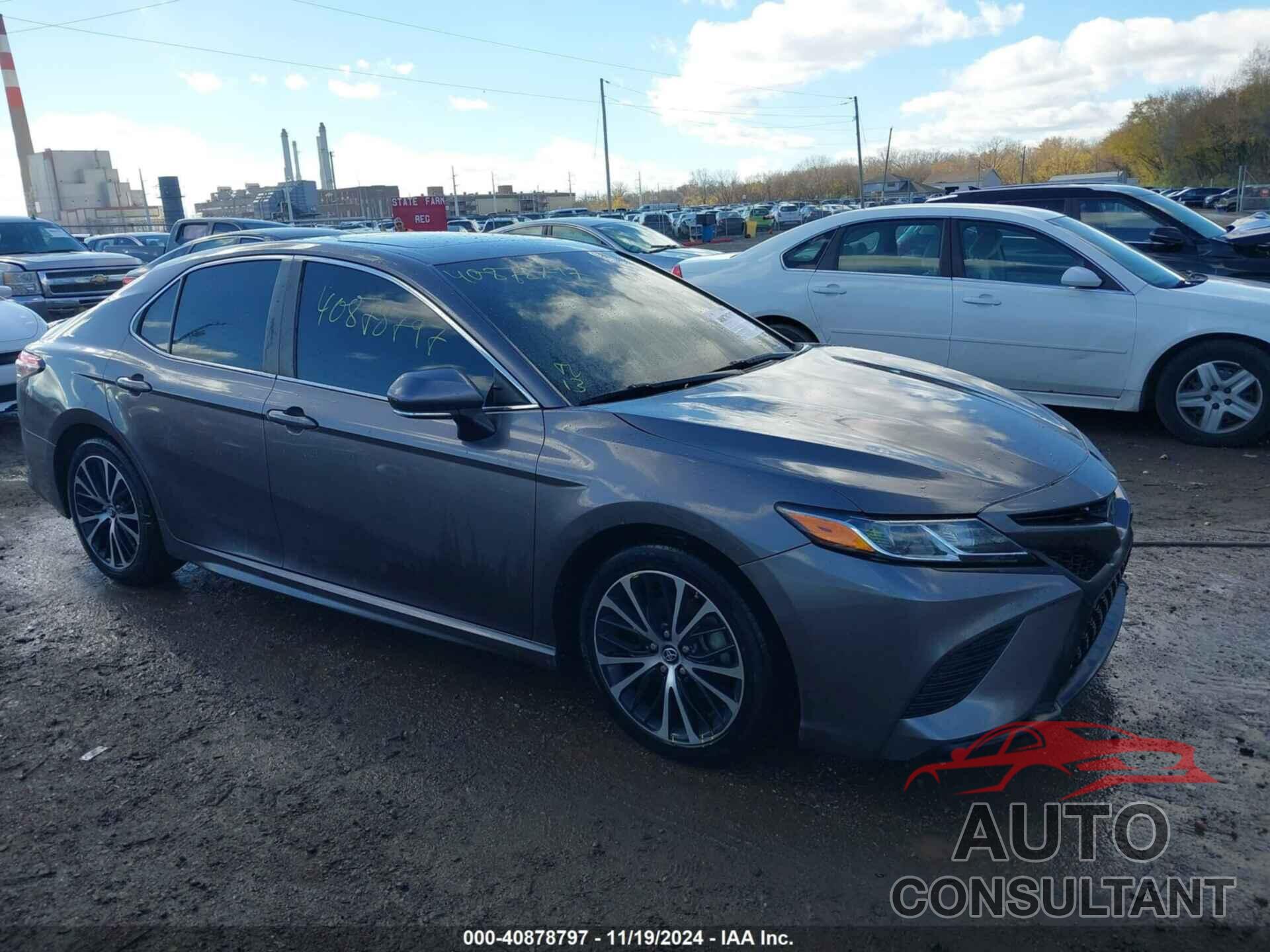 TOYOTA CAMRY 2018 - 4T1B11HK5JU020543