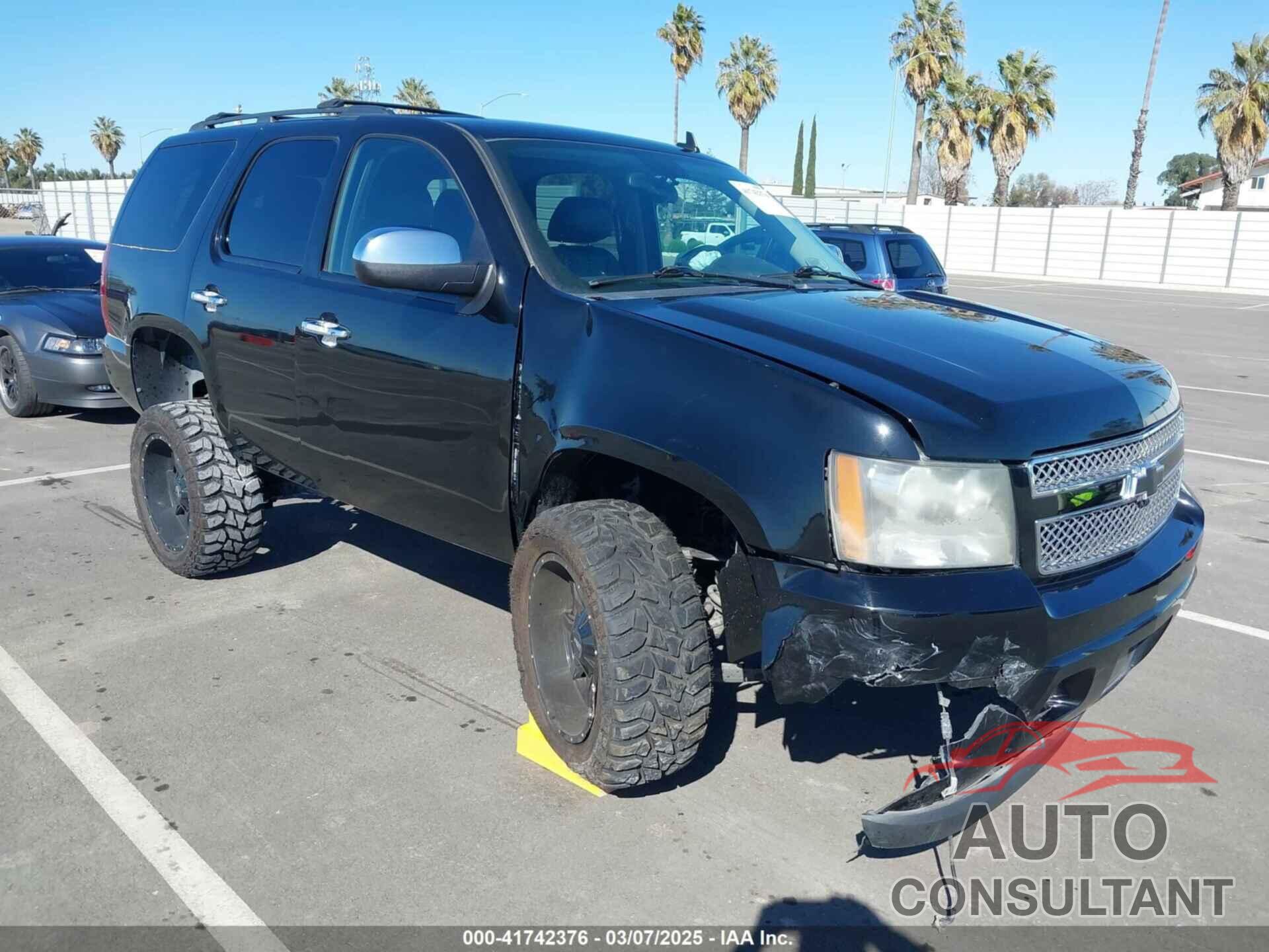 CHEVROLET TAHOE 2011 - 1GNSKBE03BR249132