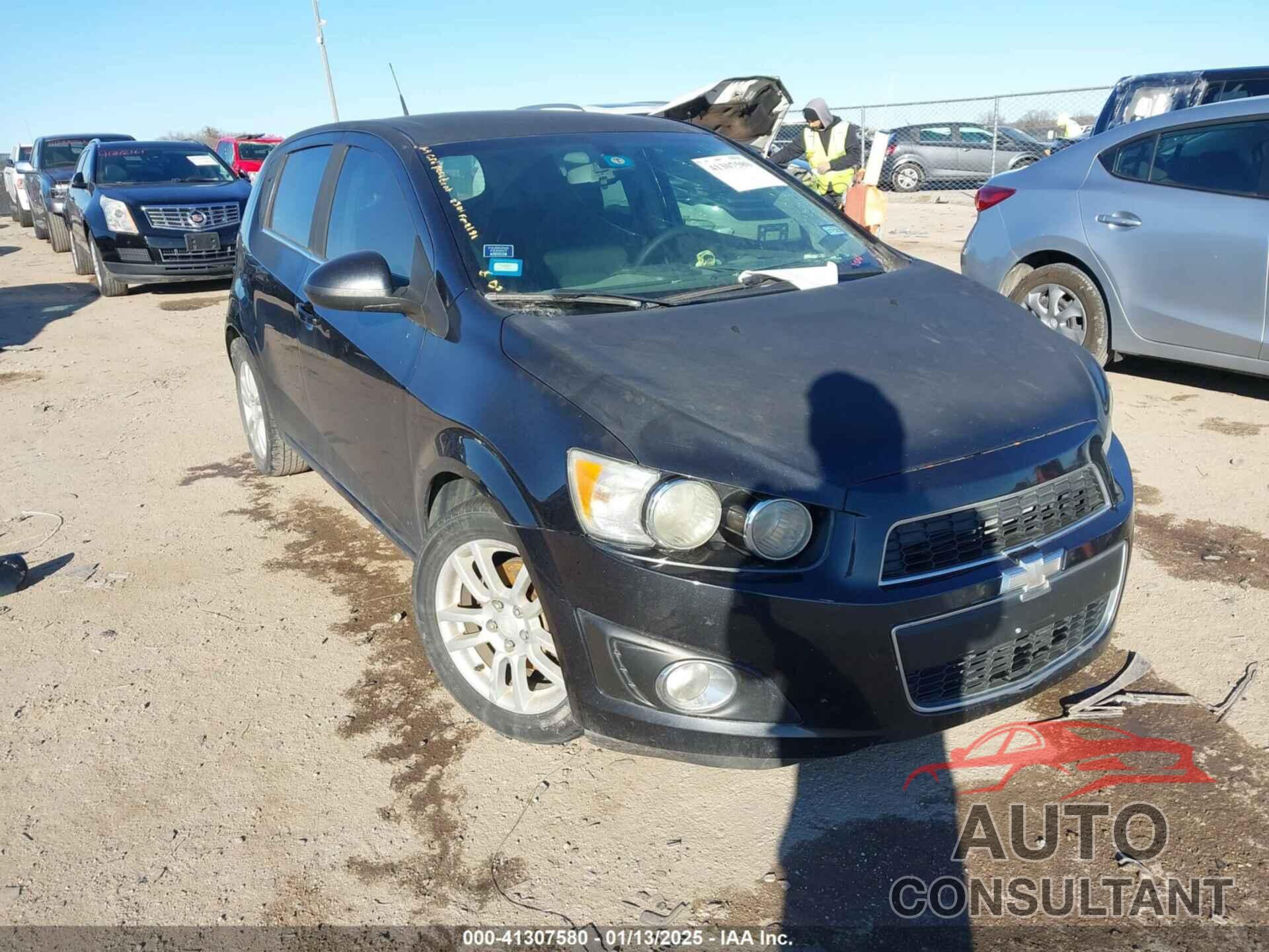 CHEVROLET SONIC 2014 - 1G1JC6SH2E4119565