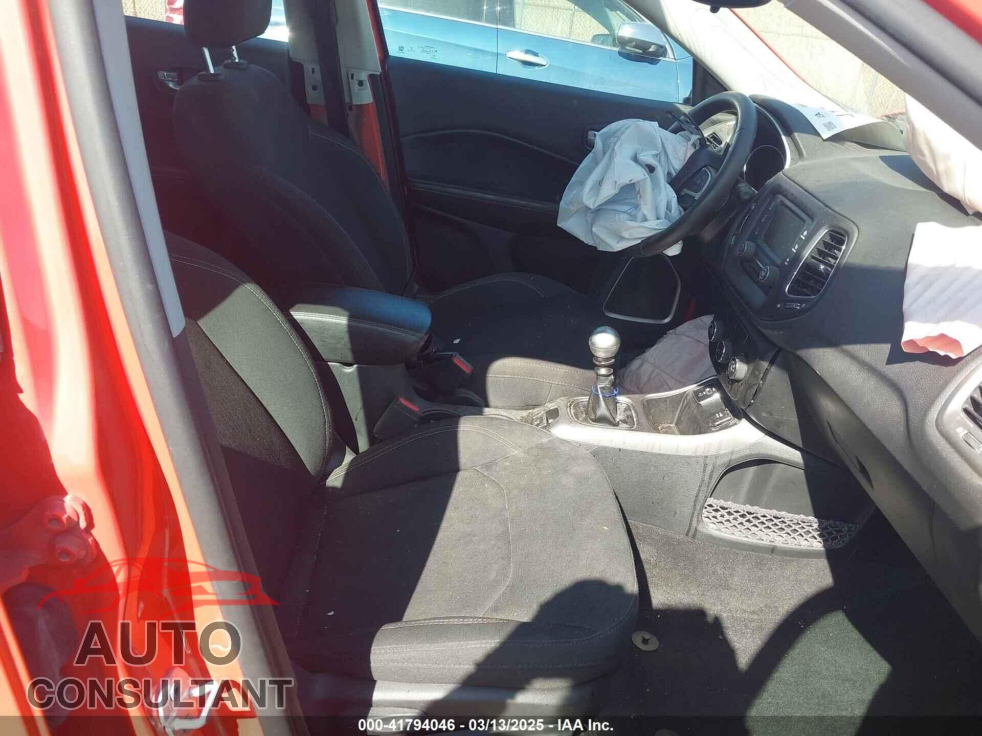 JEEP COMPASS 2018 - 3C4NJCAB2JT169736
