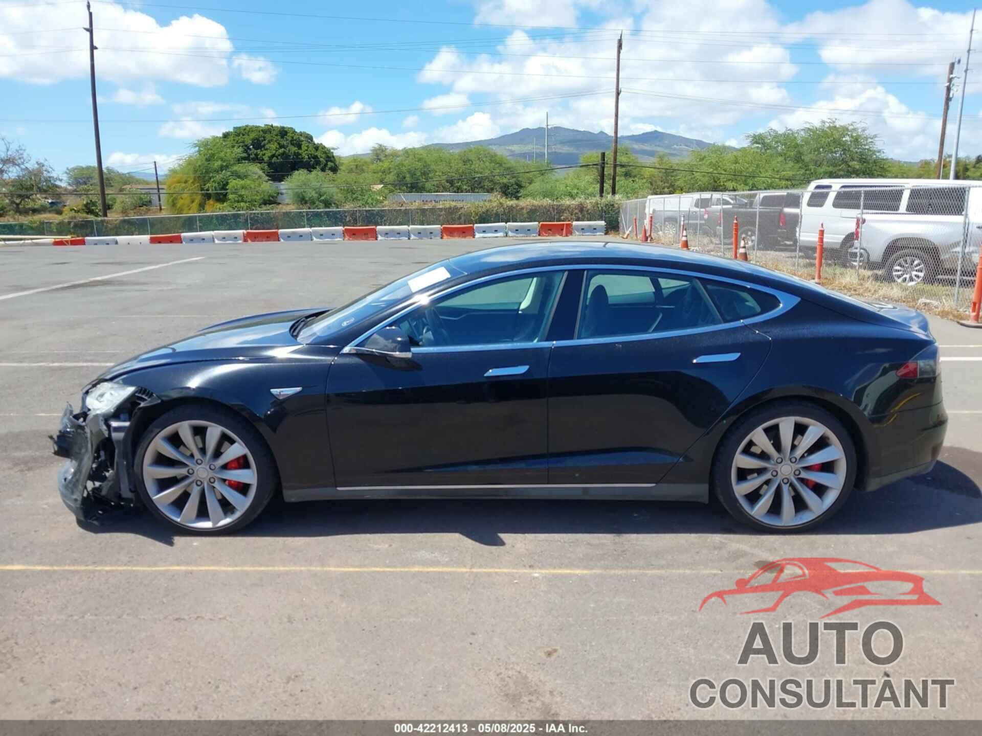 TESLA MODEL S 2013 - 5YJSA1CG0DFP17932