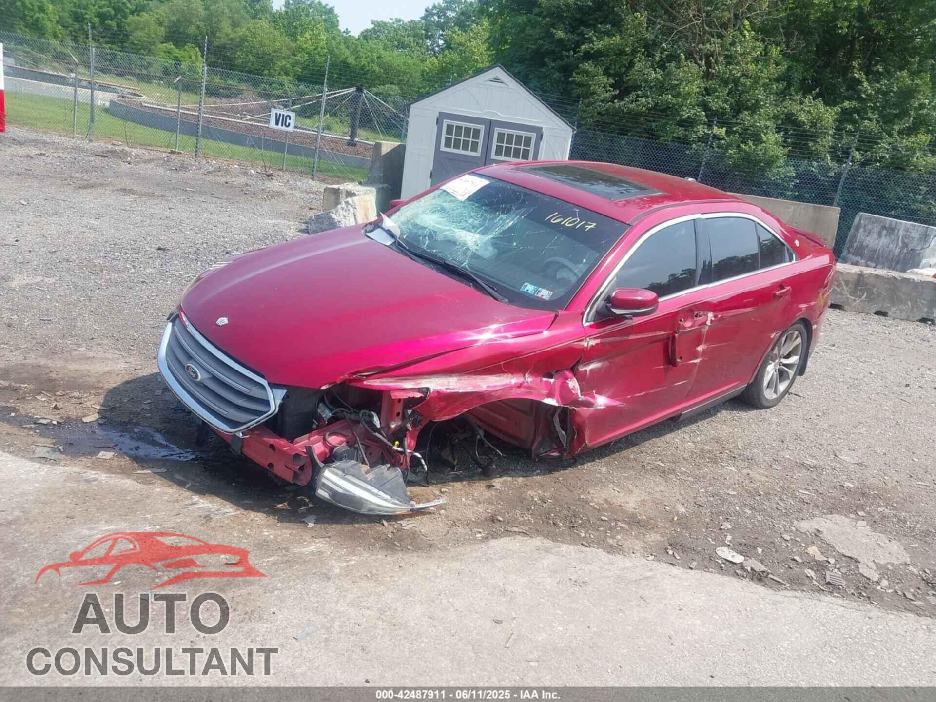 FORD TAURUS 2013 - 1FAHP2E83DG161017