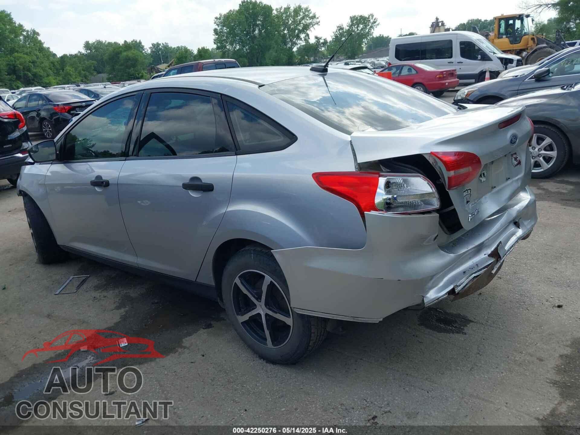 FORD FOCUS 2017 - 1FADP3E28HL328775