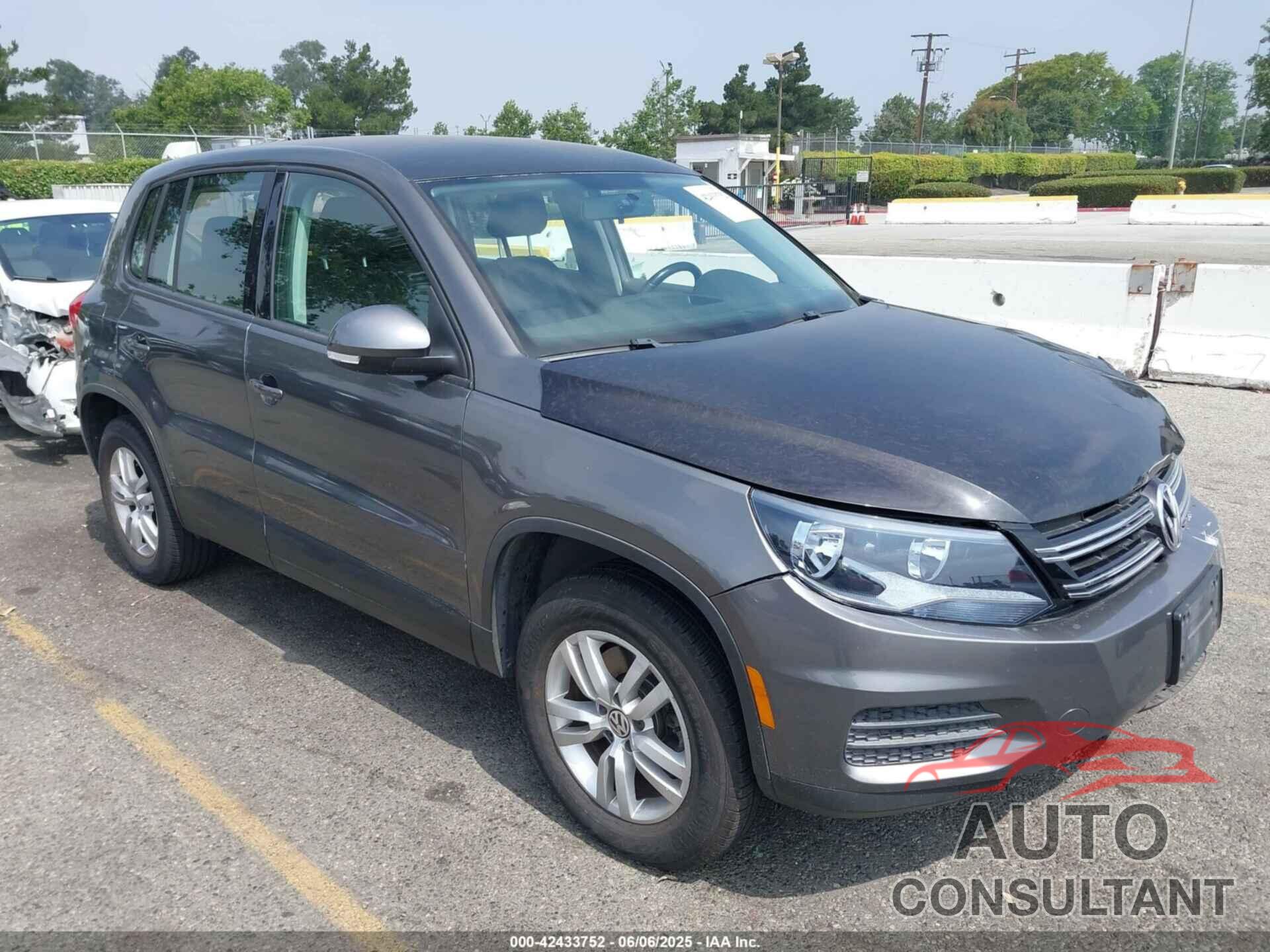 VOLKSWAGEN TIGUAN 2013 - WVGAV7AX3DW020767
