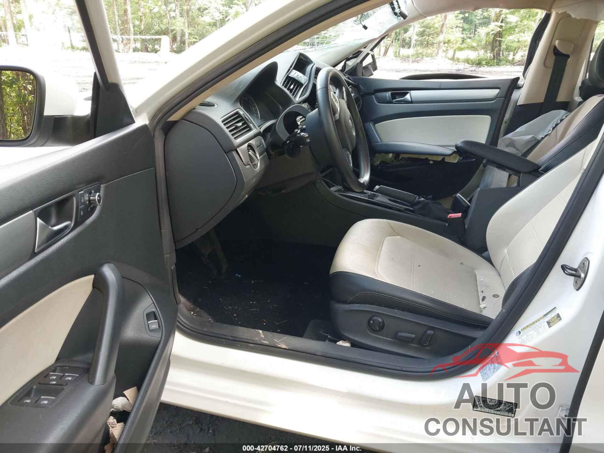 VOLKSWAGEN PASSAT 2014 - 1VWBN7A30EC112103