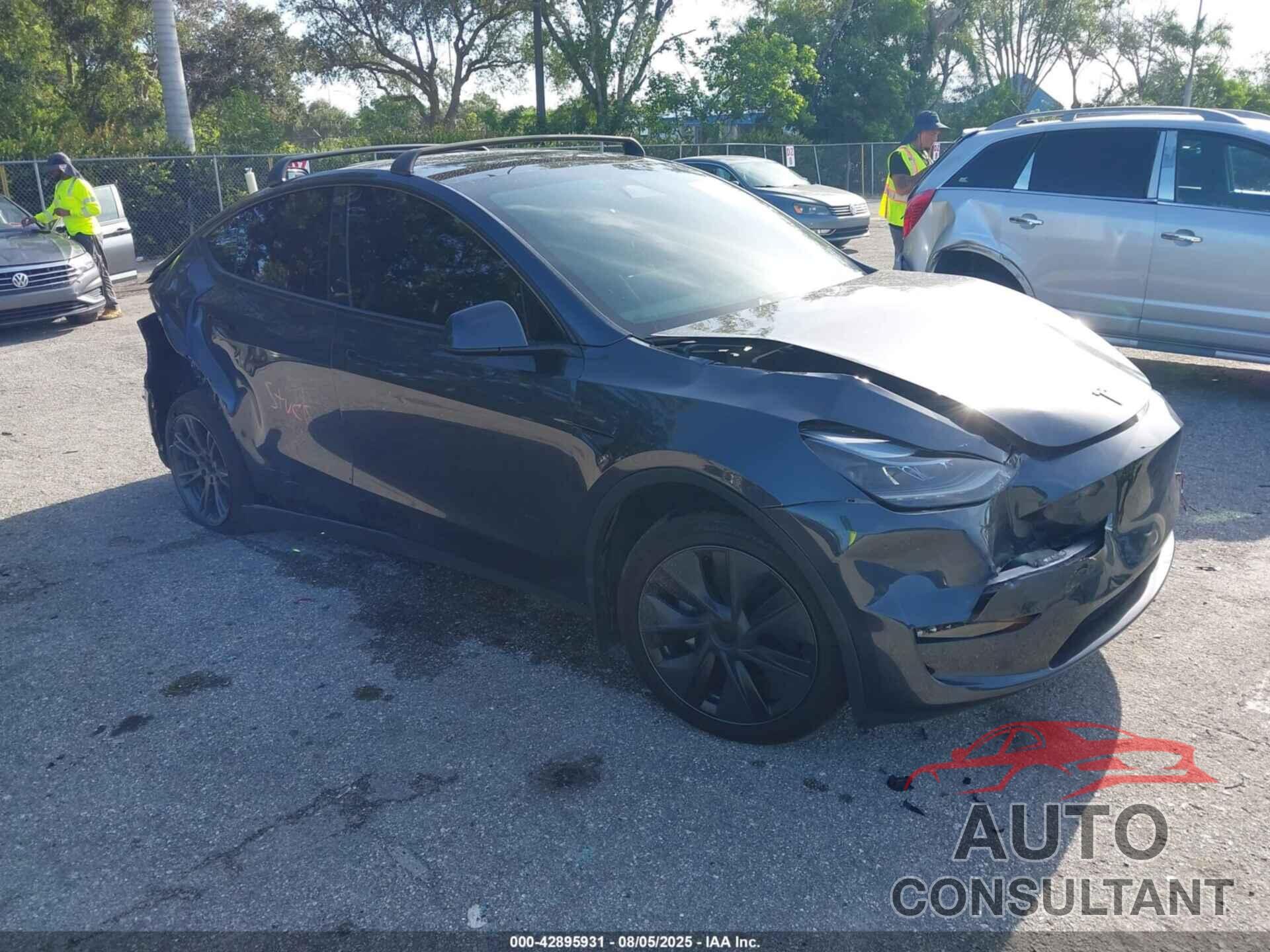 TESLA MODEL Y 2024 - 7SAYGDED7RF213420