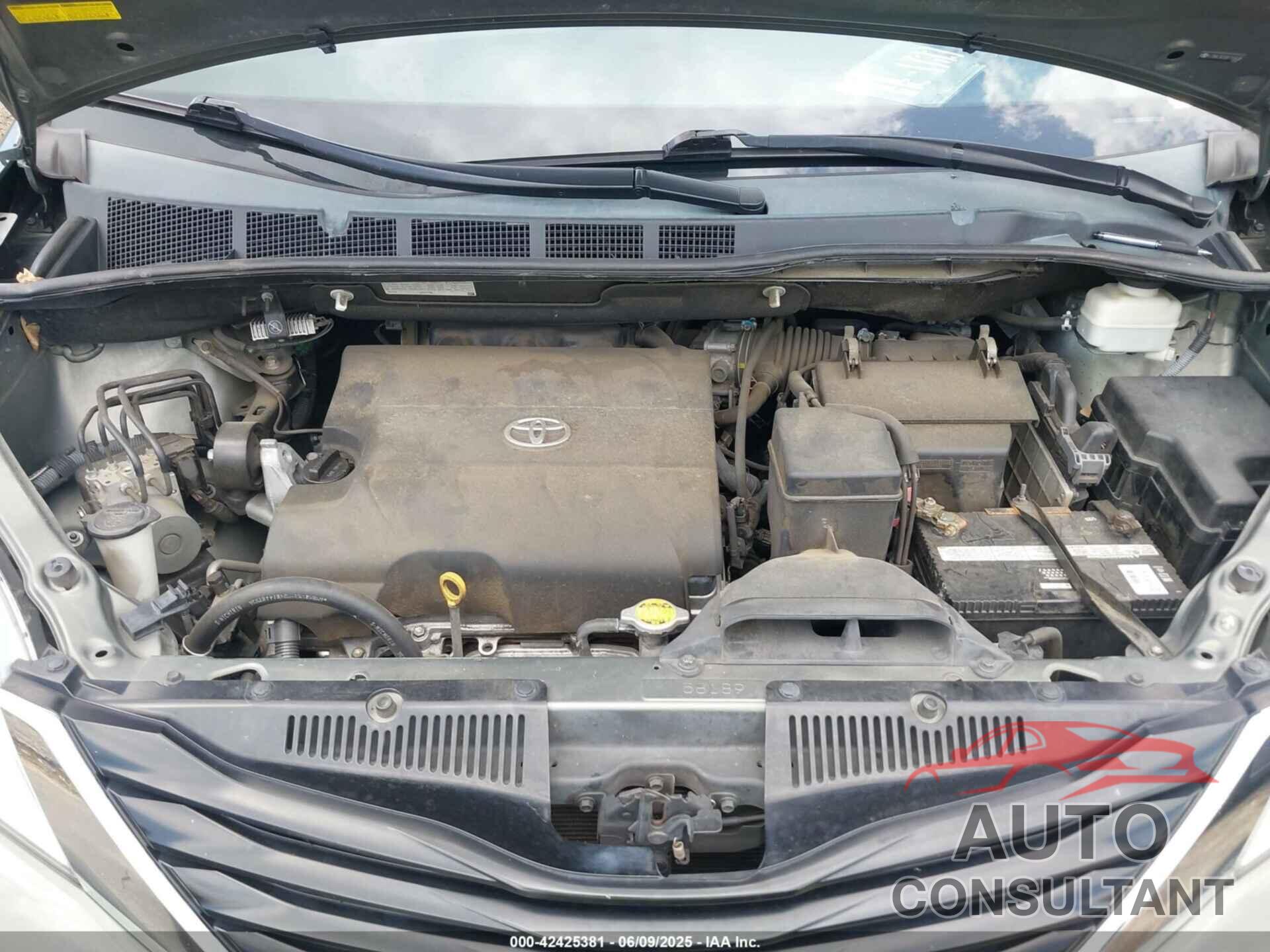 TOYOTA SIENNA 2011 - 5TDKK3DC6BS156696