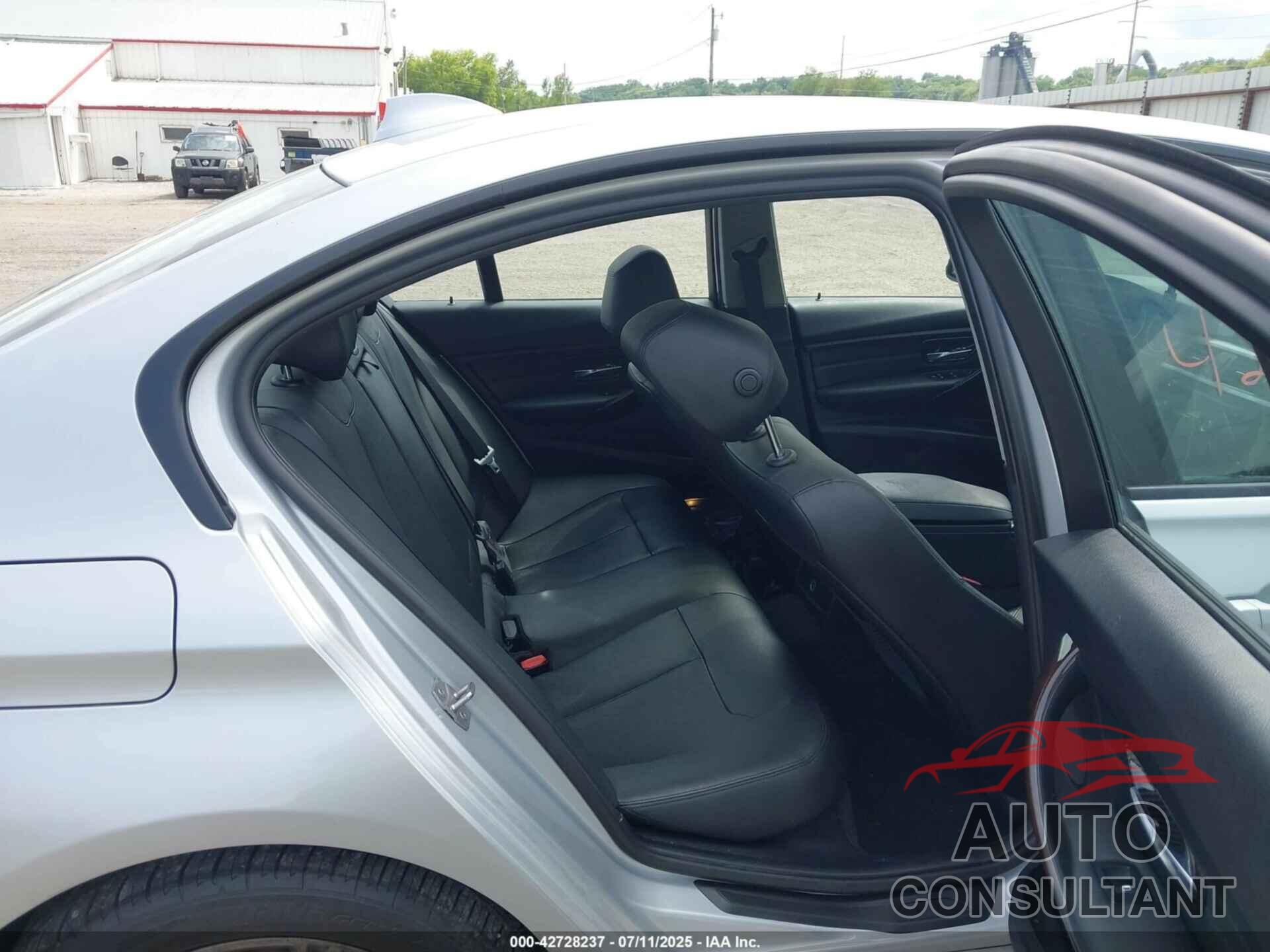 BMW 328I 2015 - WBA3B3C5XFF546632