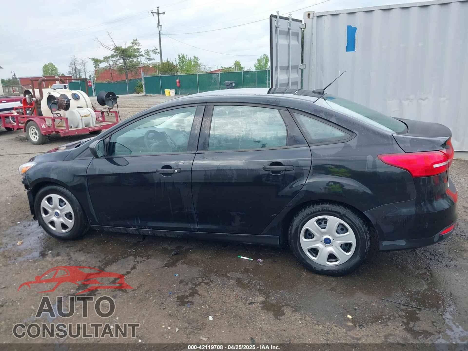 FORD FOCUS 2015 - 1FADP3E21FL312057