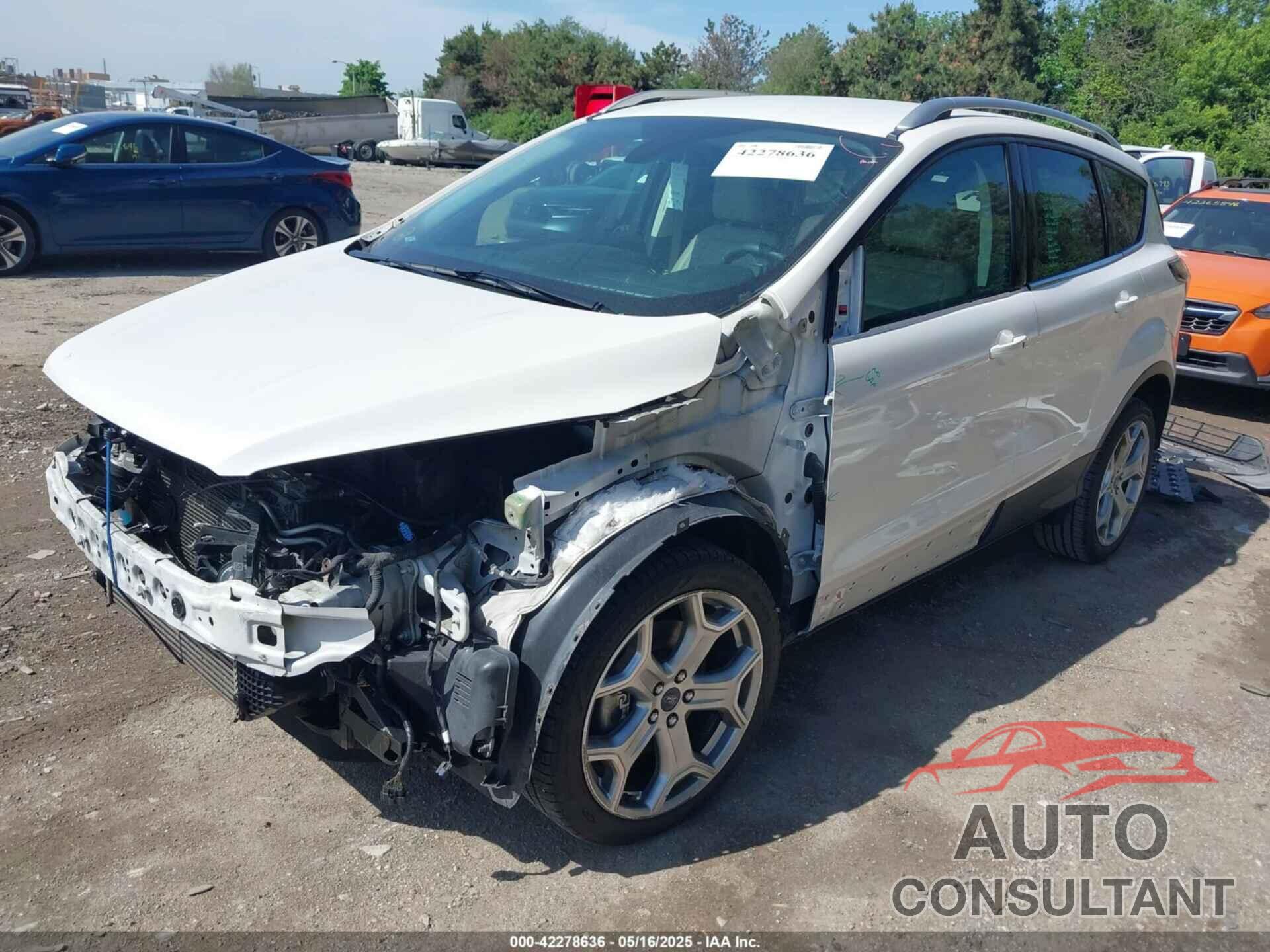 FORD ESCAPE 2017 - 1FMCU0J93HUA48123