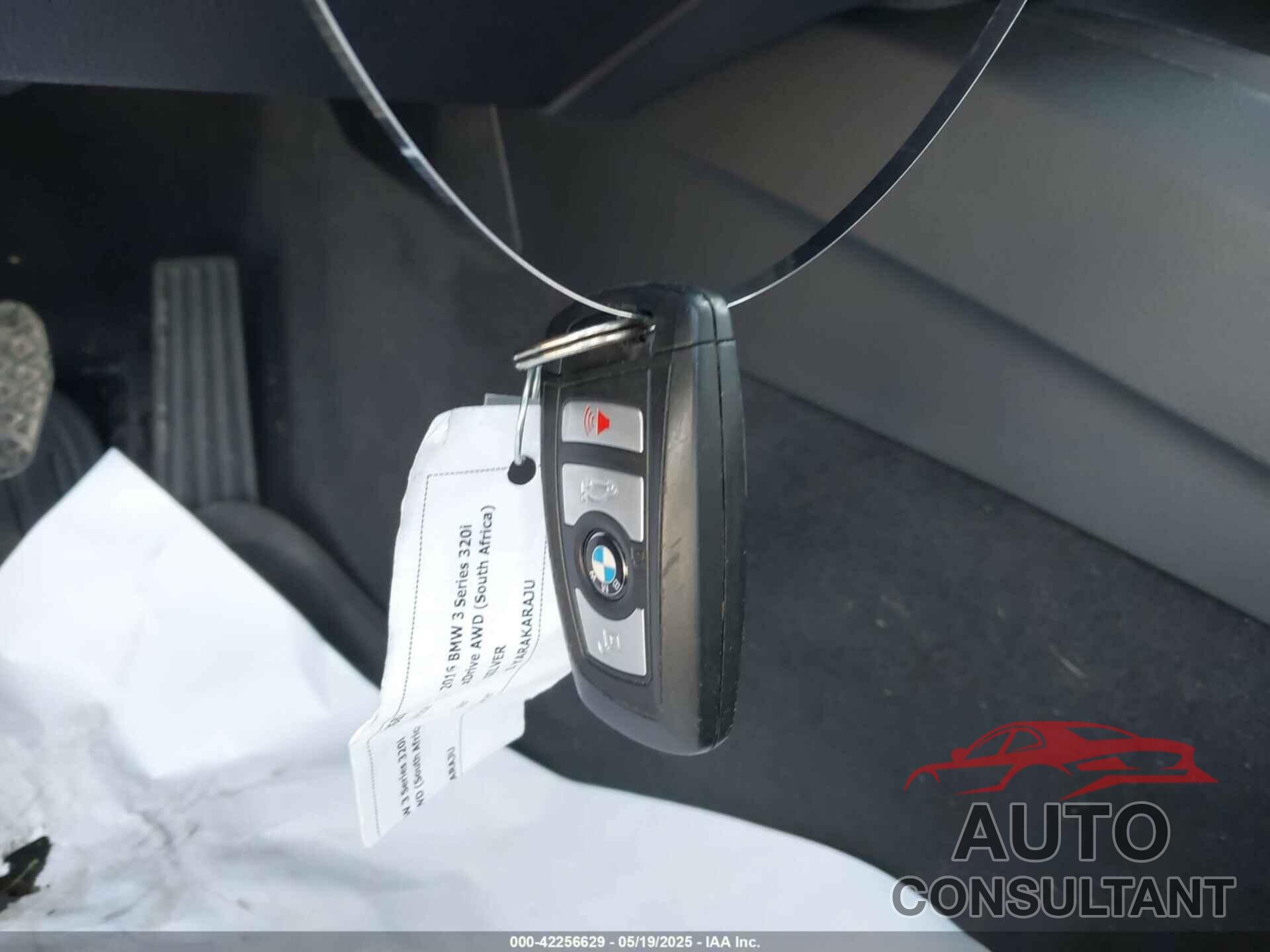BMW 320I 2016 - WBA8E5G52GNU20629
