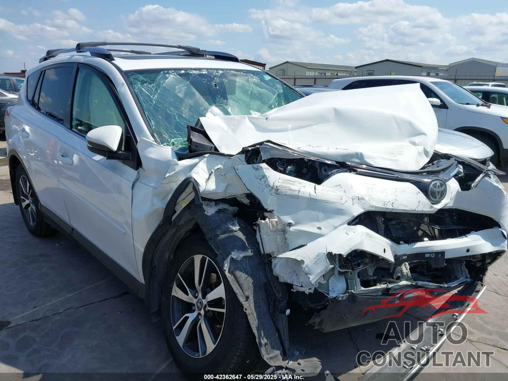 TOYOTA RAV4 2017 - JTMWFREV0HD094452