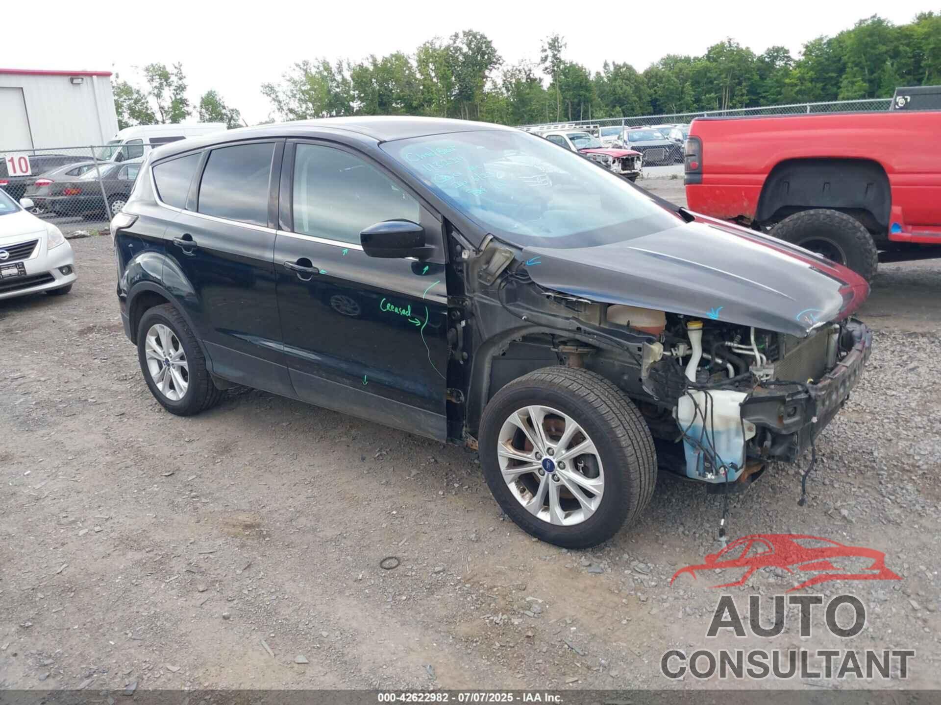 FORD ESCAPE 2017 - 1FMCU9GD3HUC62285